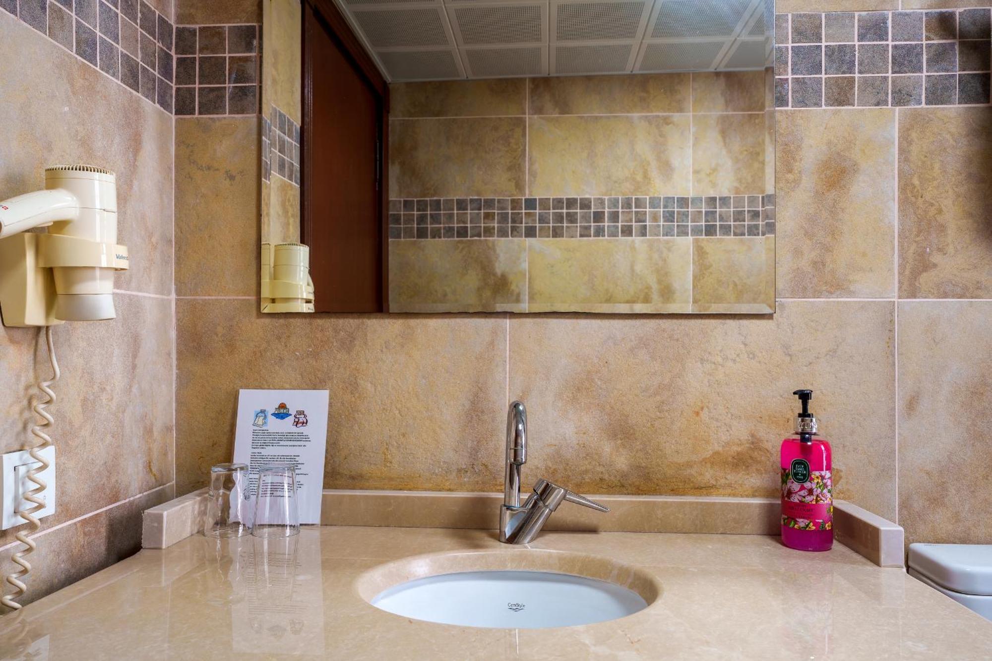 Standard Deluxe Double or Twin Room