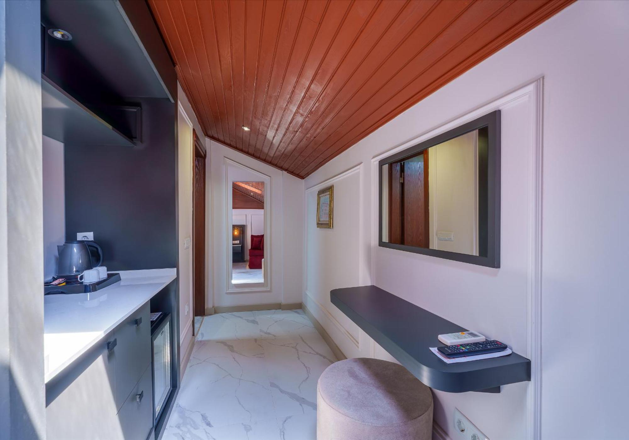 Suite Balcony,1772886221:JPEG