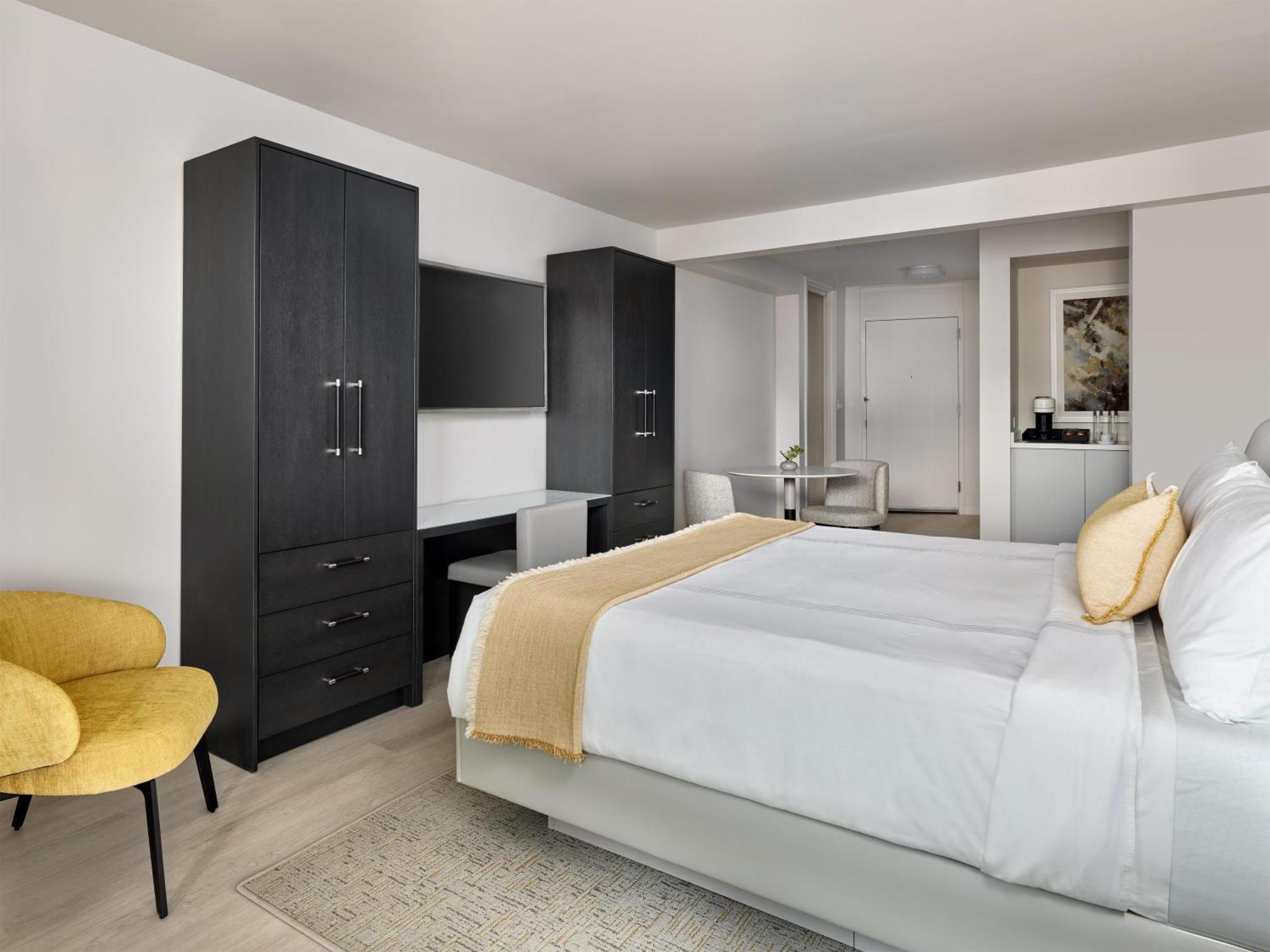 King Room Furnished Balcony