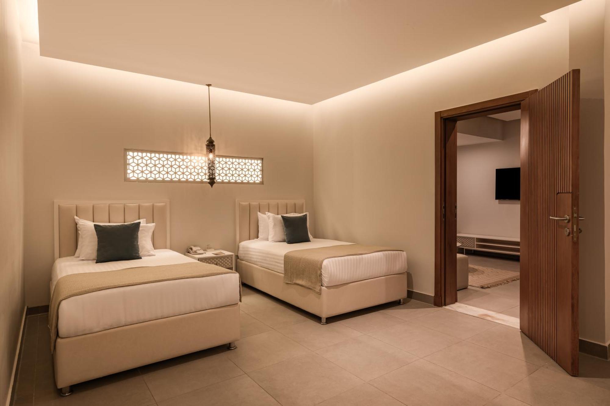 Family Swim-Up Suite,1772897441:JPEG