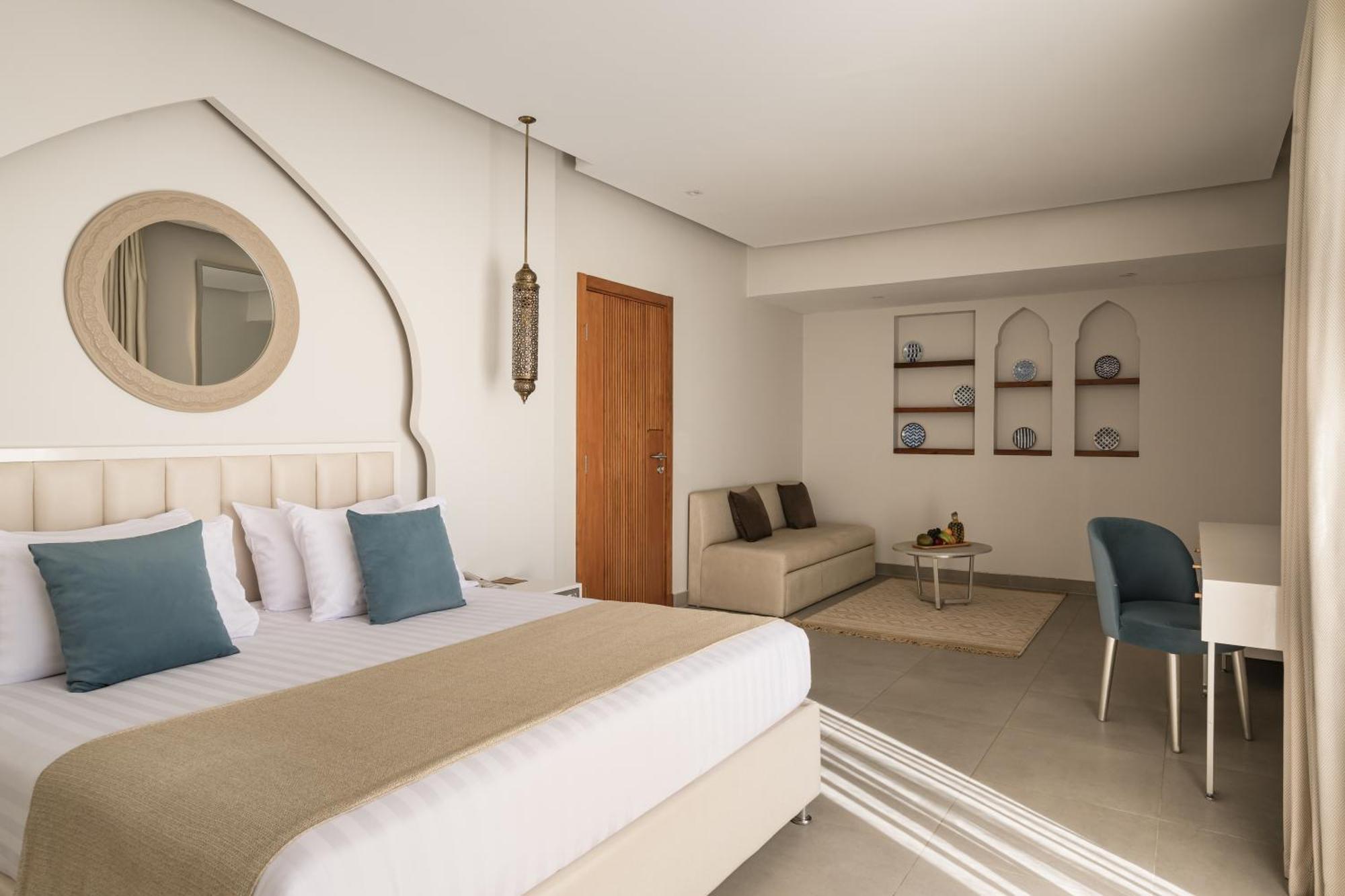 Family Swim-Up Suite