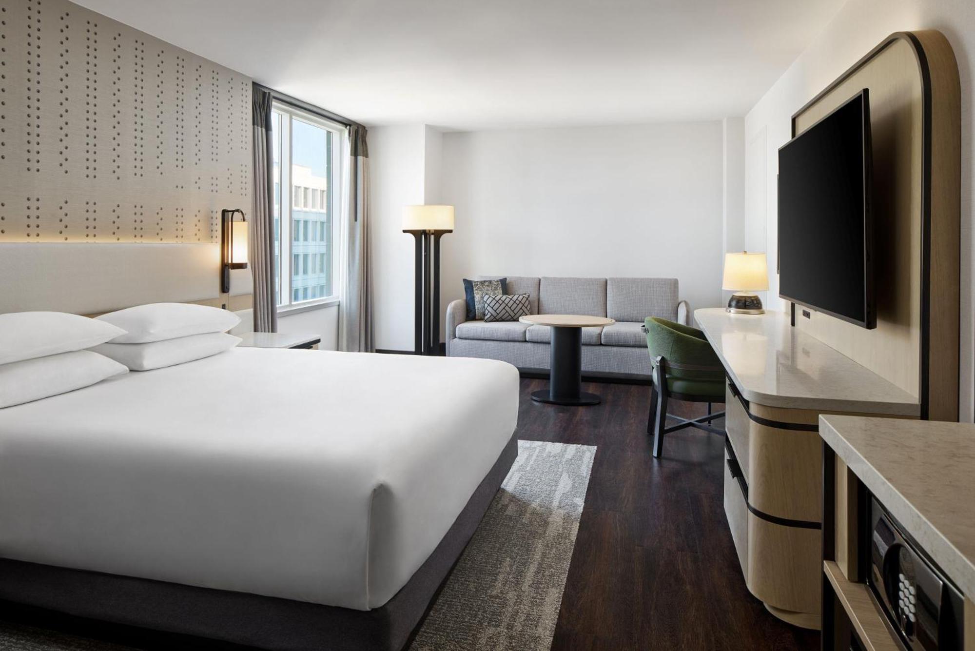 Corner King Room