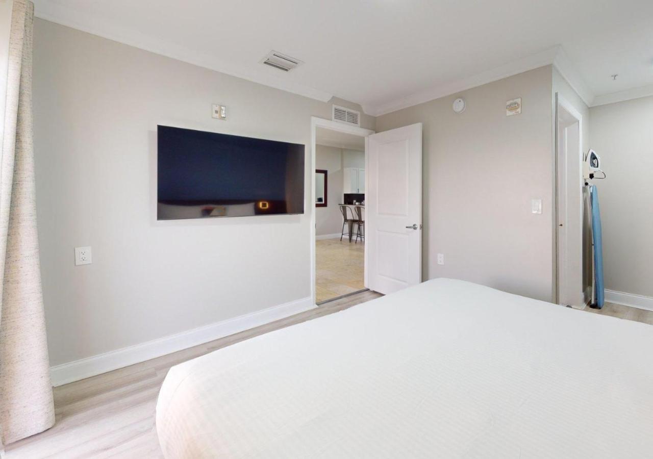 Master King Suite Balcony