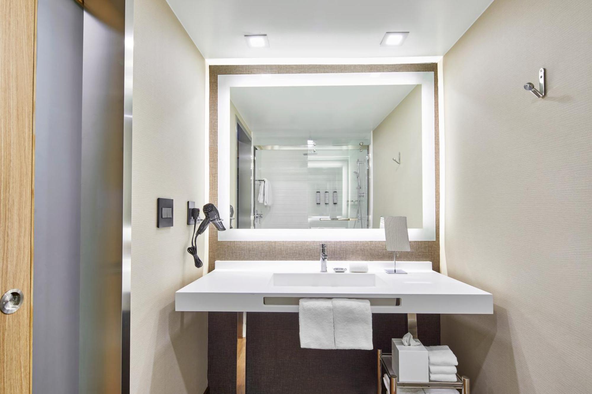 Queen Room Two Queen Beds Hearing Accessible