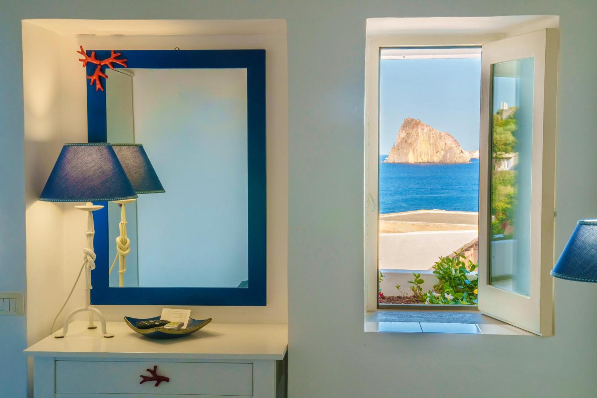 Double or Twin Room Sea View