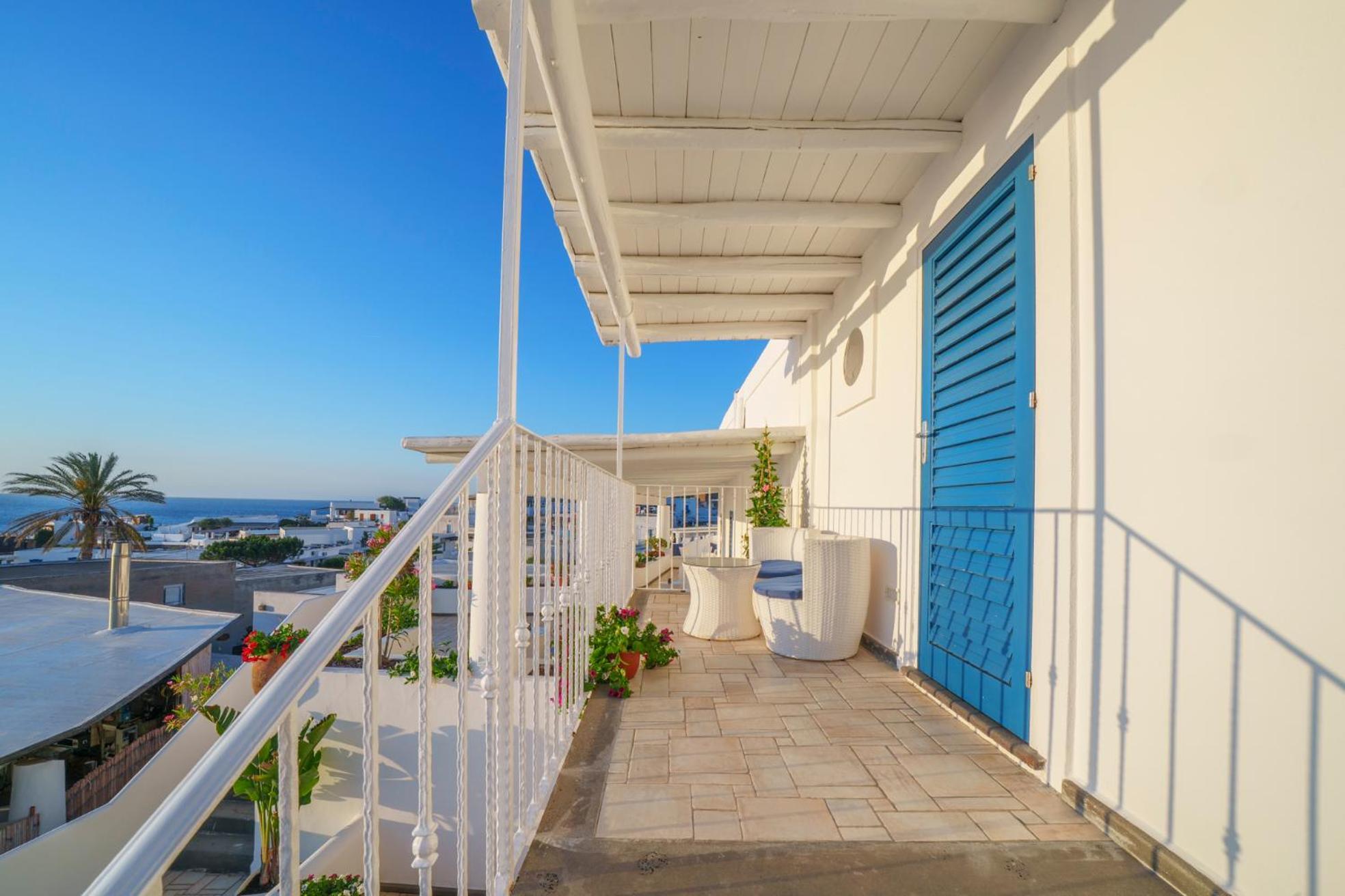 Double or Twin Room Sea View