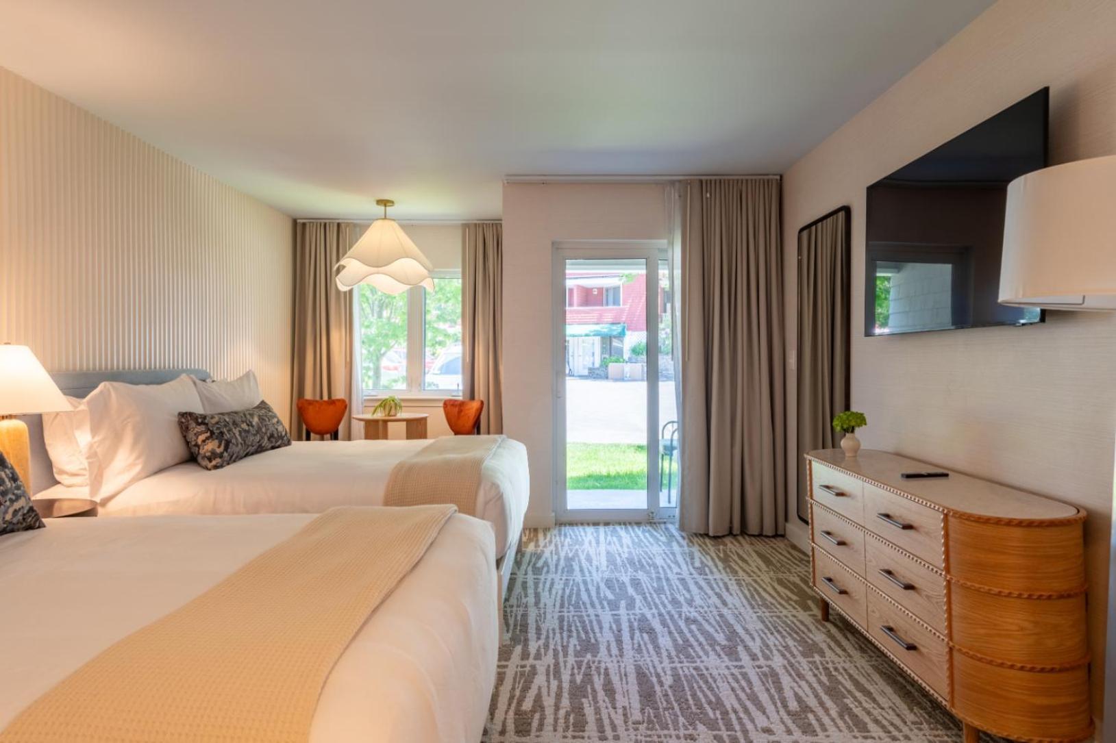 2 Queens Grand Meadow