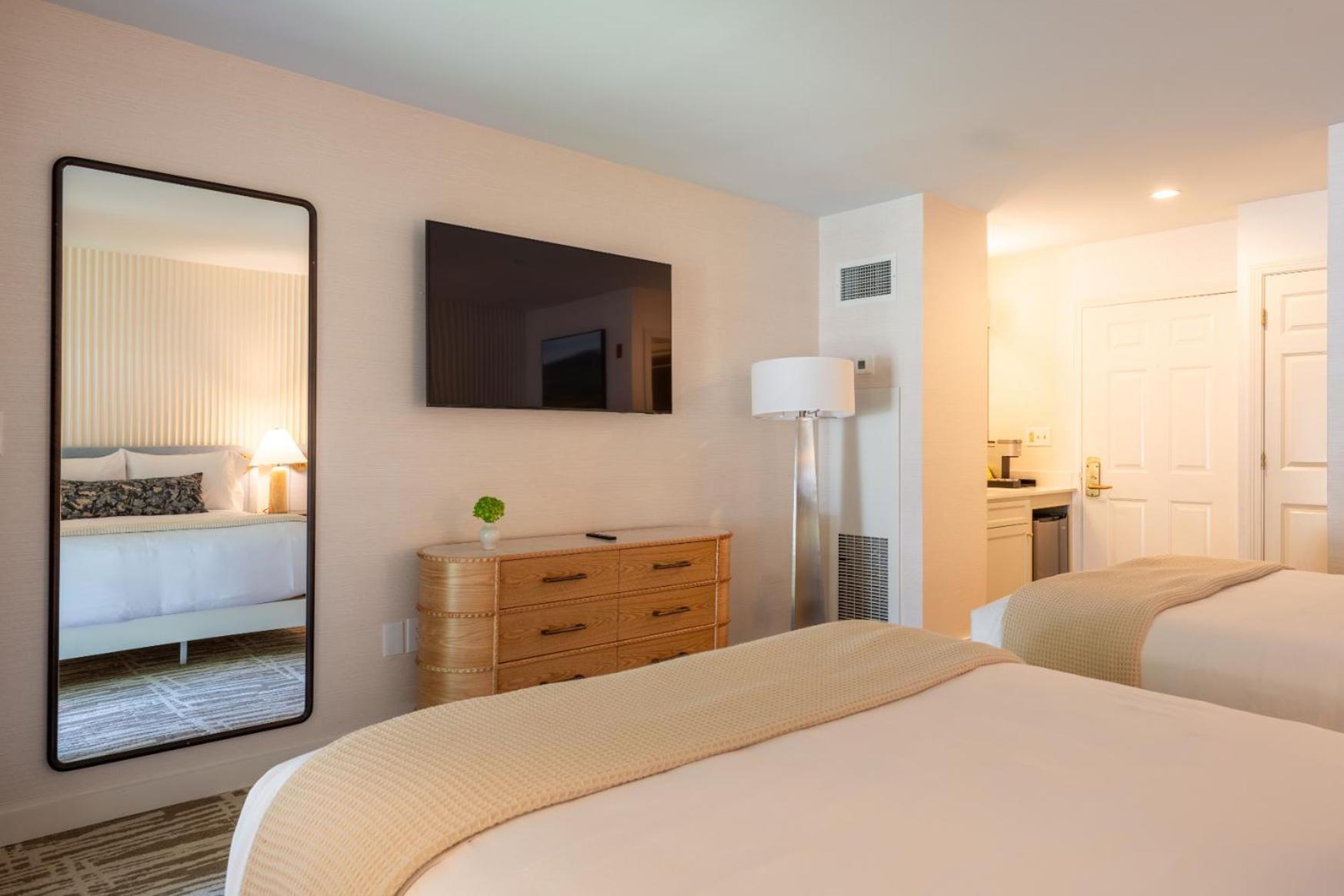 2 Queens Grand Meadow