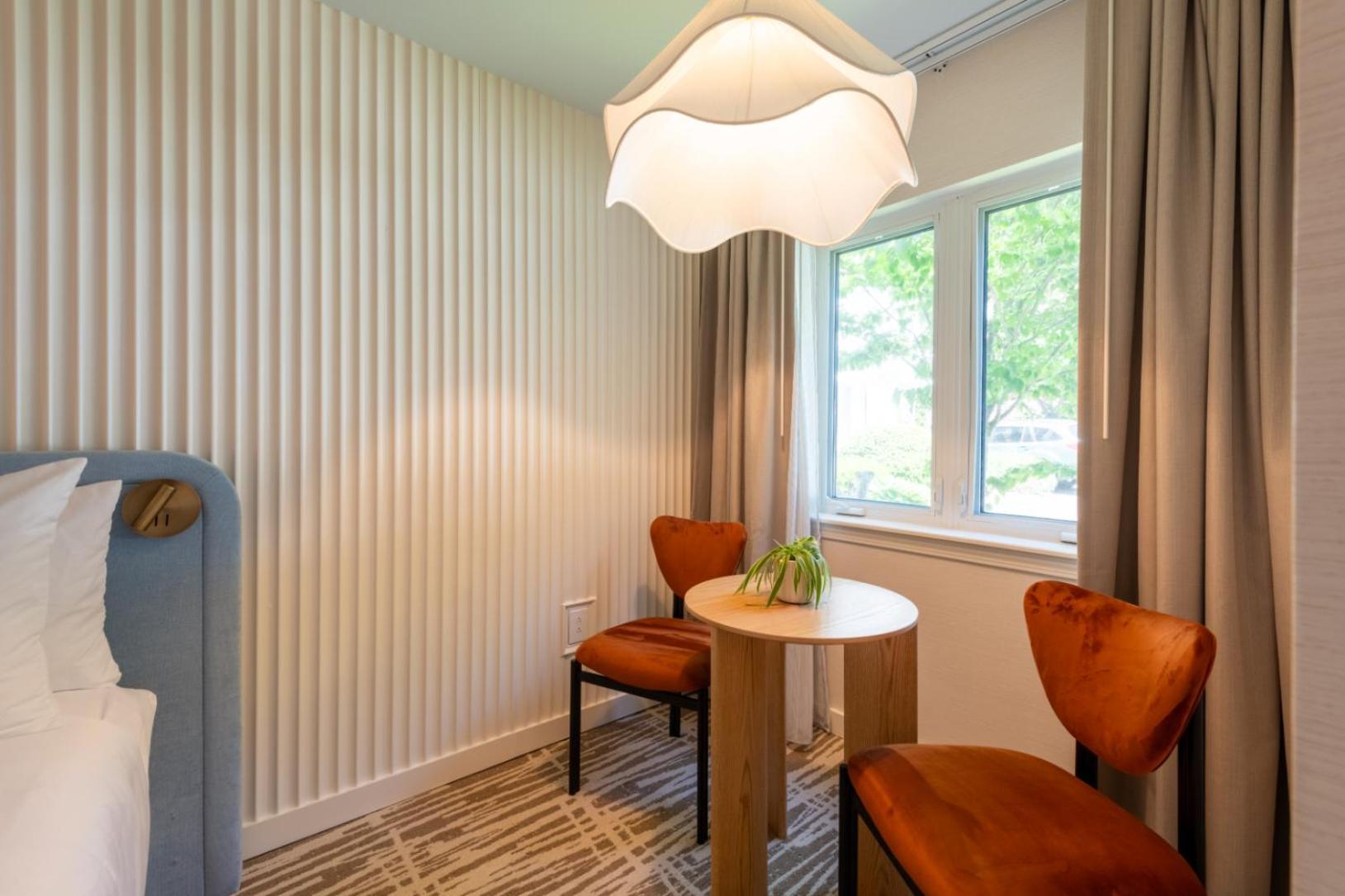 2 Queens Grand Meadow