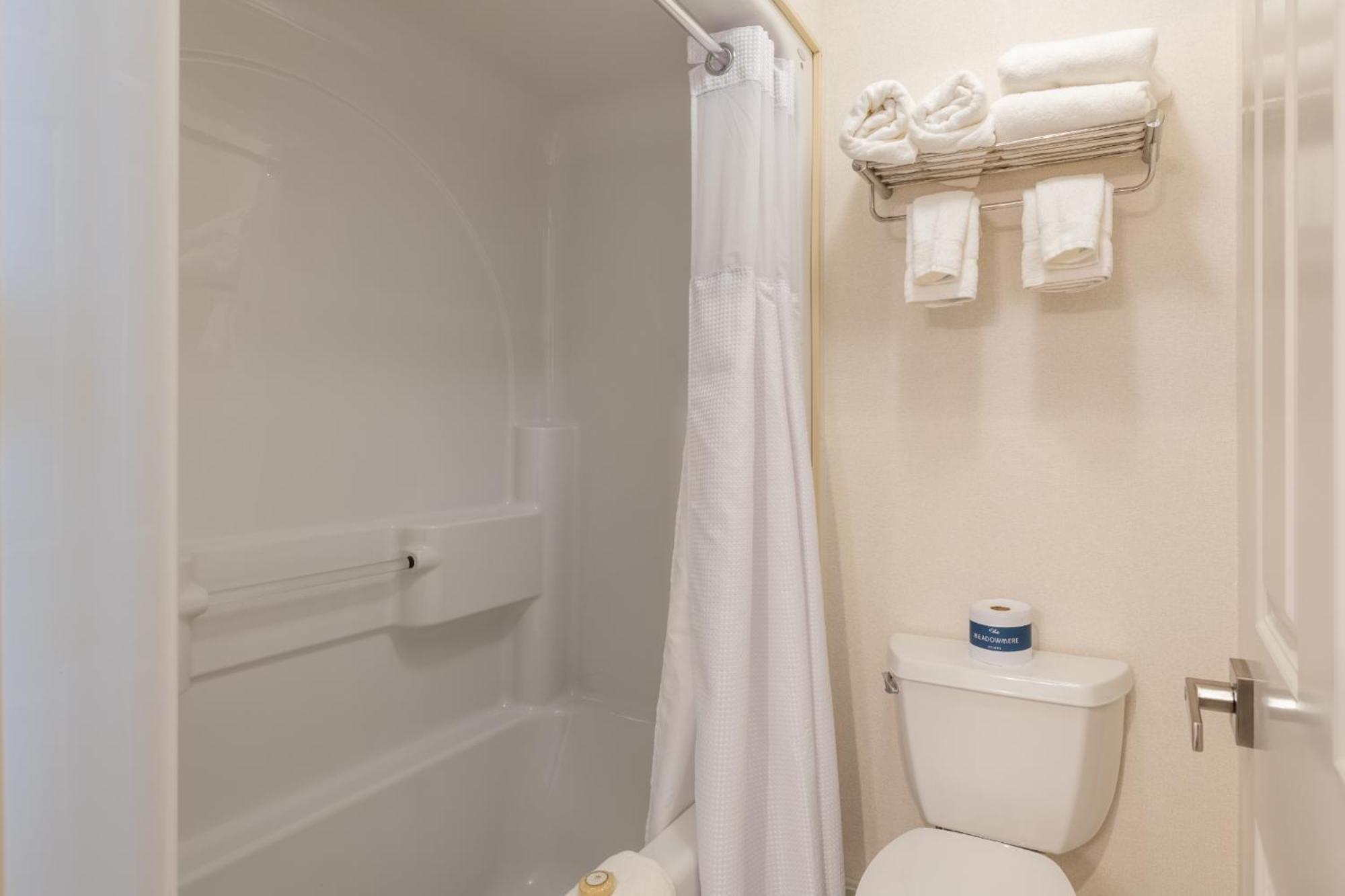 2 Queens Grand Meadow
