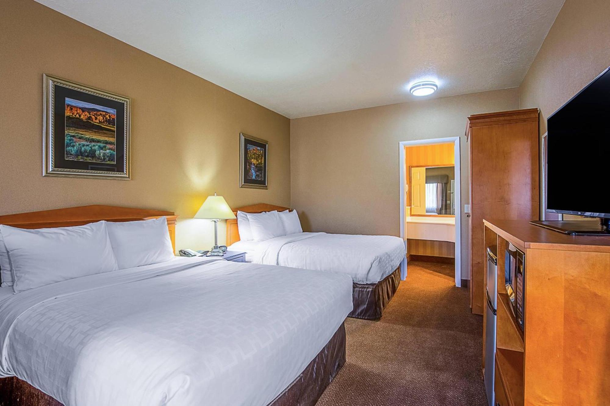 Queen Suite with Two Queen Beds - Non-Smoking