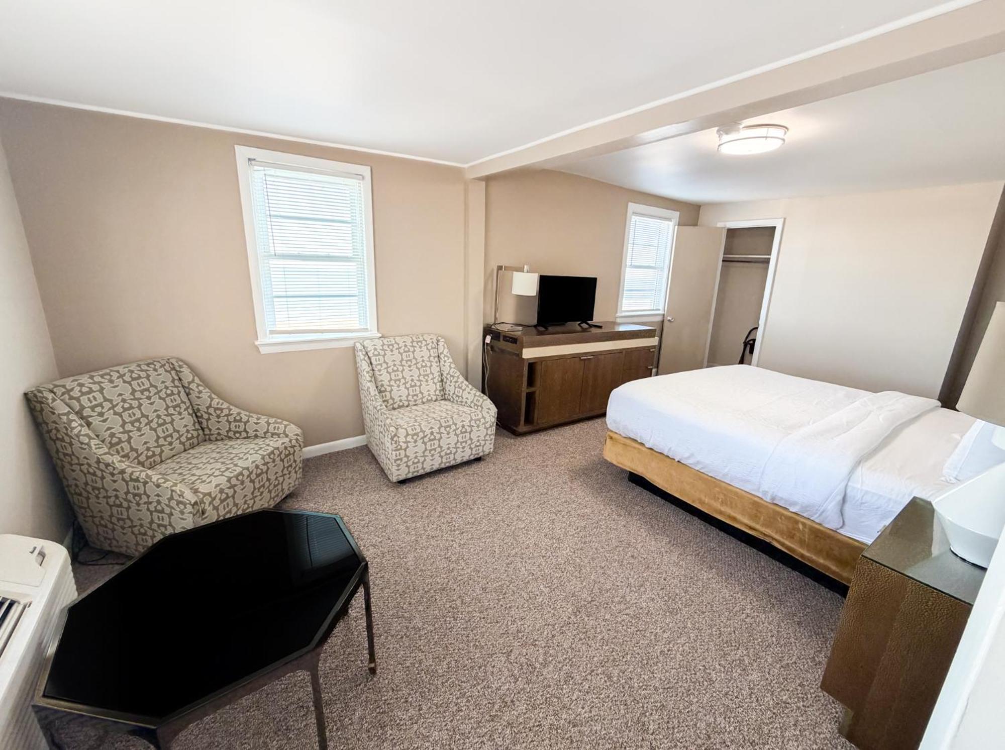 Deluxe King Room