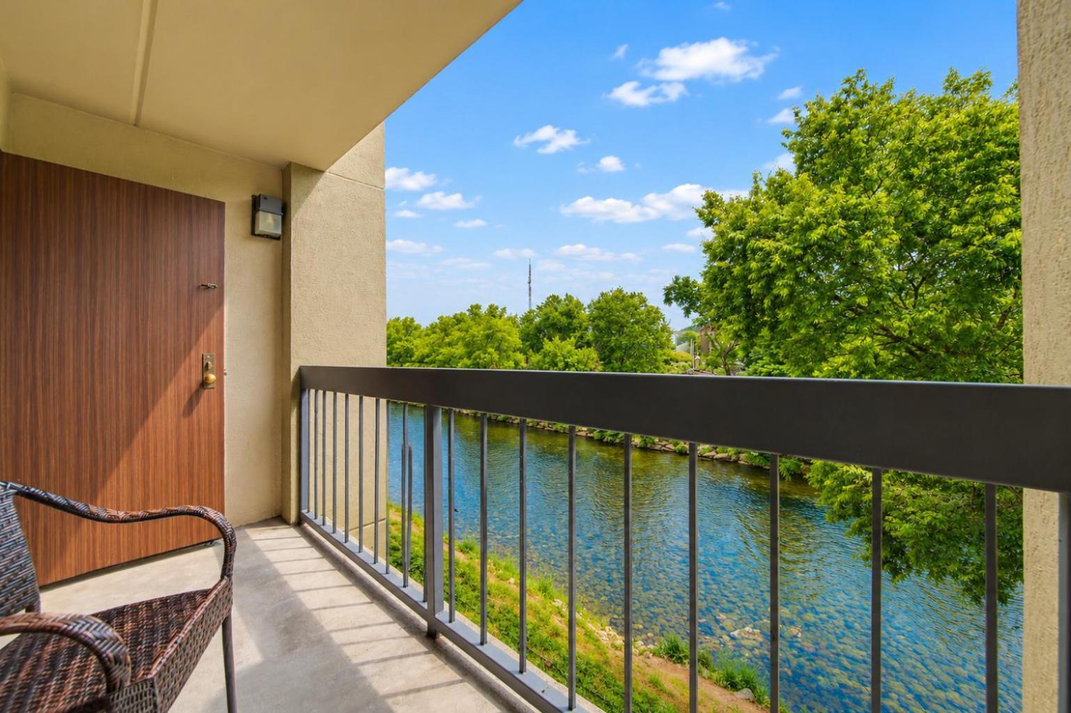 River Balcony Double Queen
