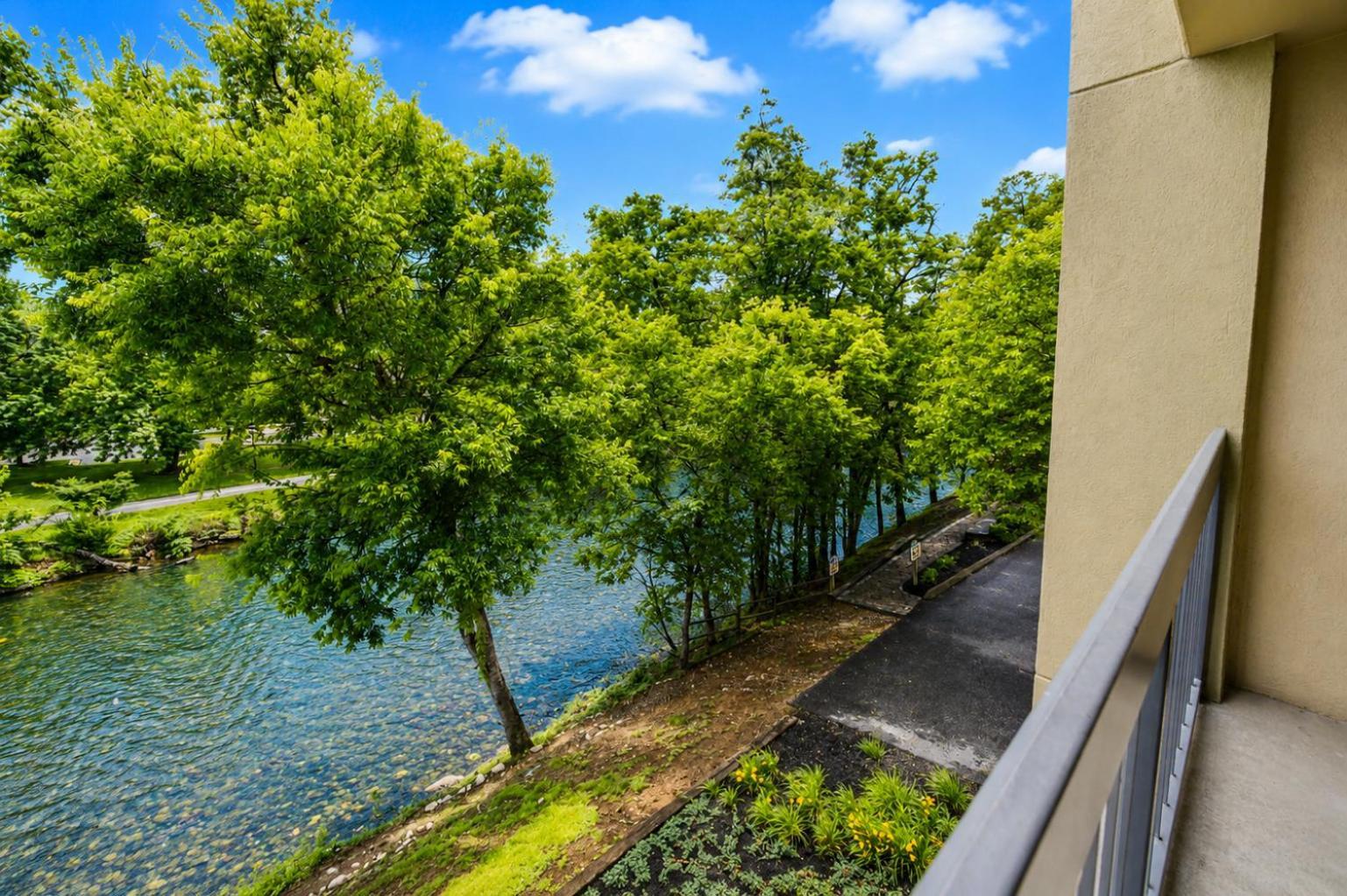 River Balcony Double Queen