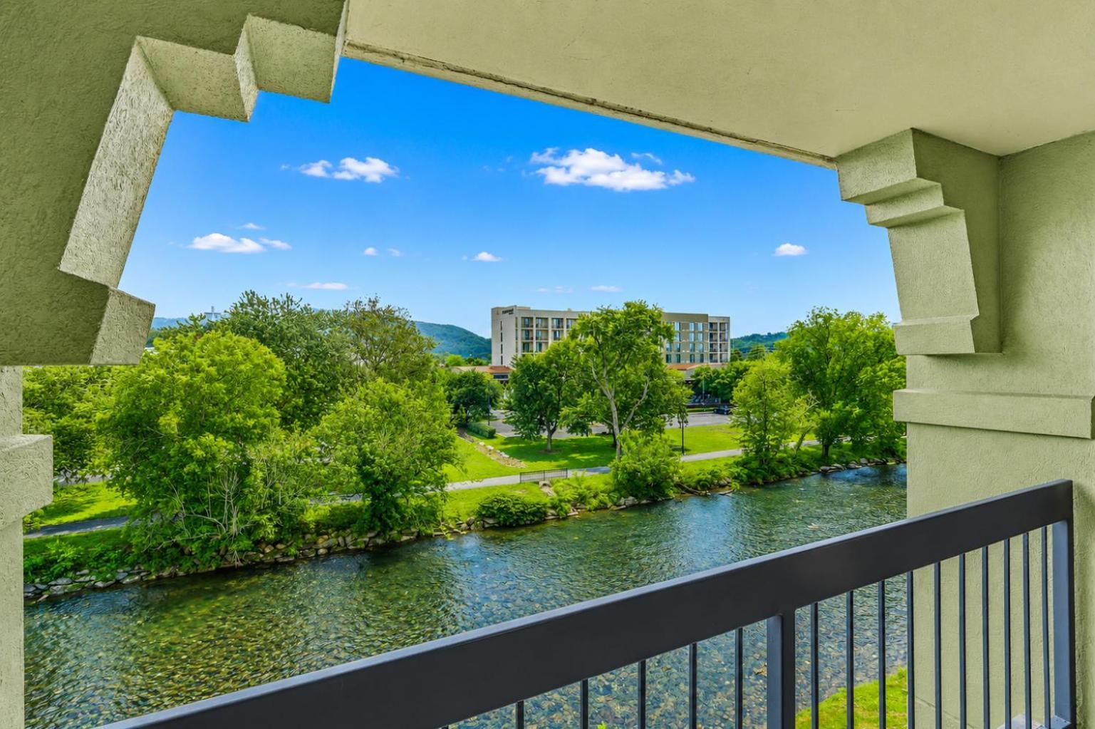 River Balcony Double Queen
