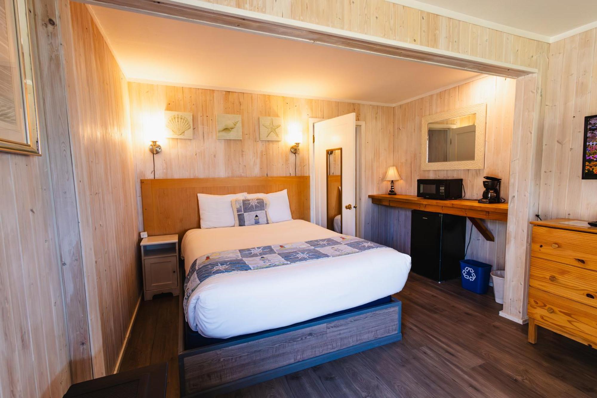 Deluxe Queen Room Oceanfront