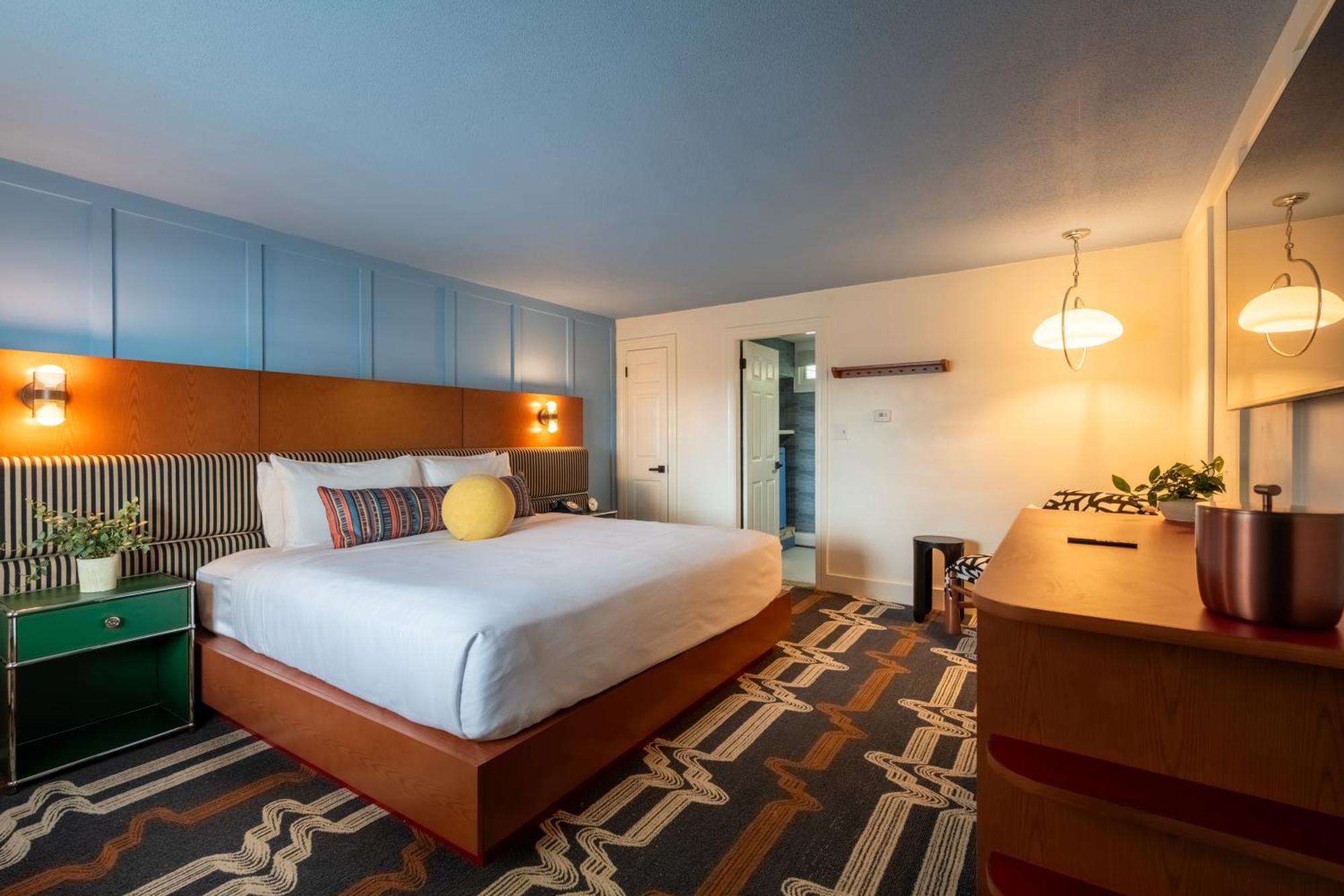 Superior King Room