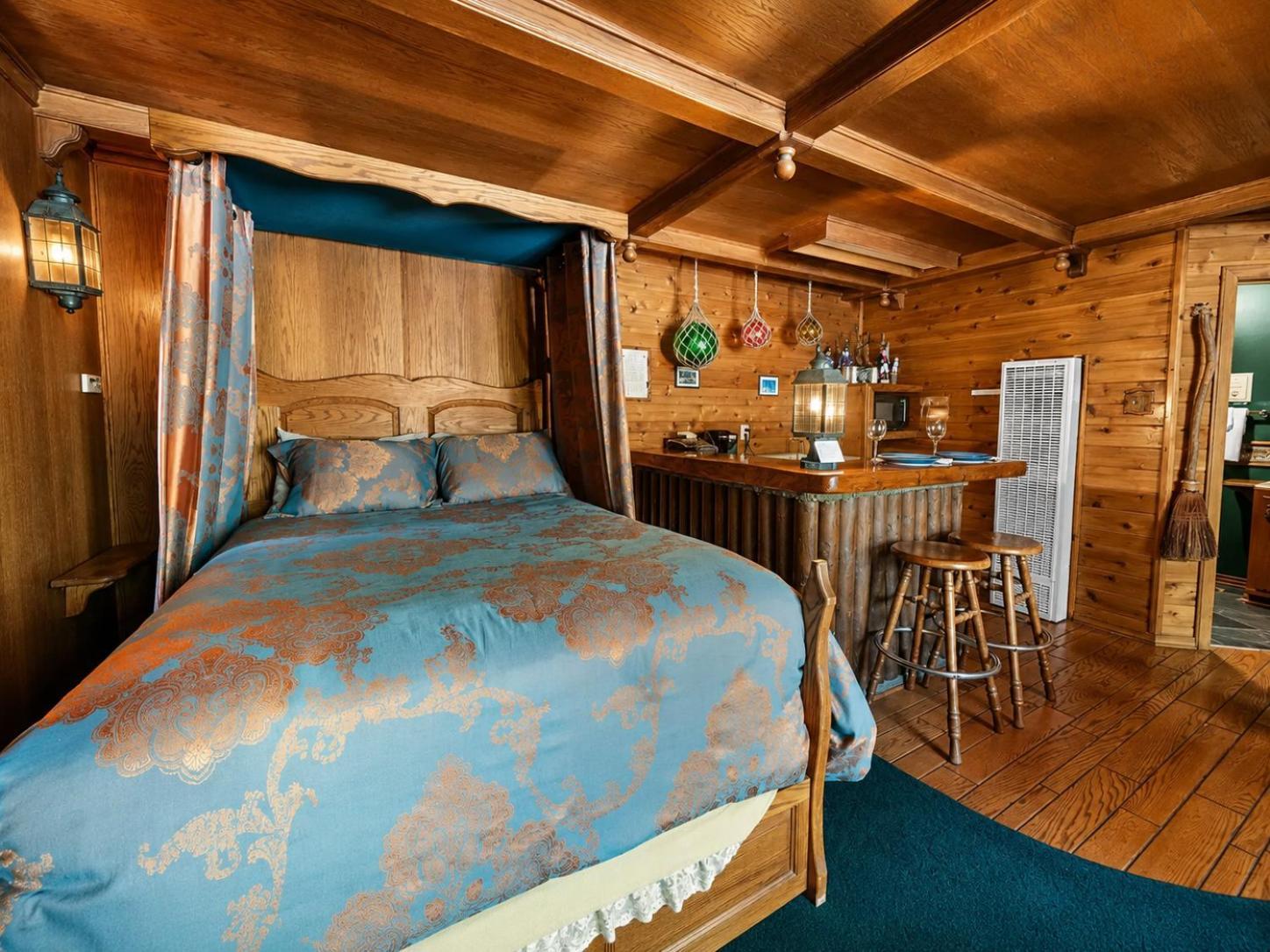 Captains Quarters