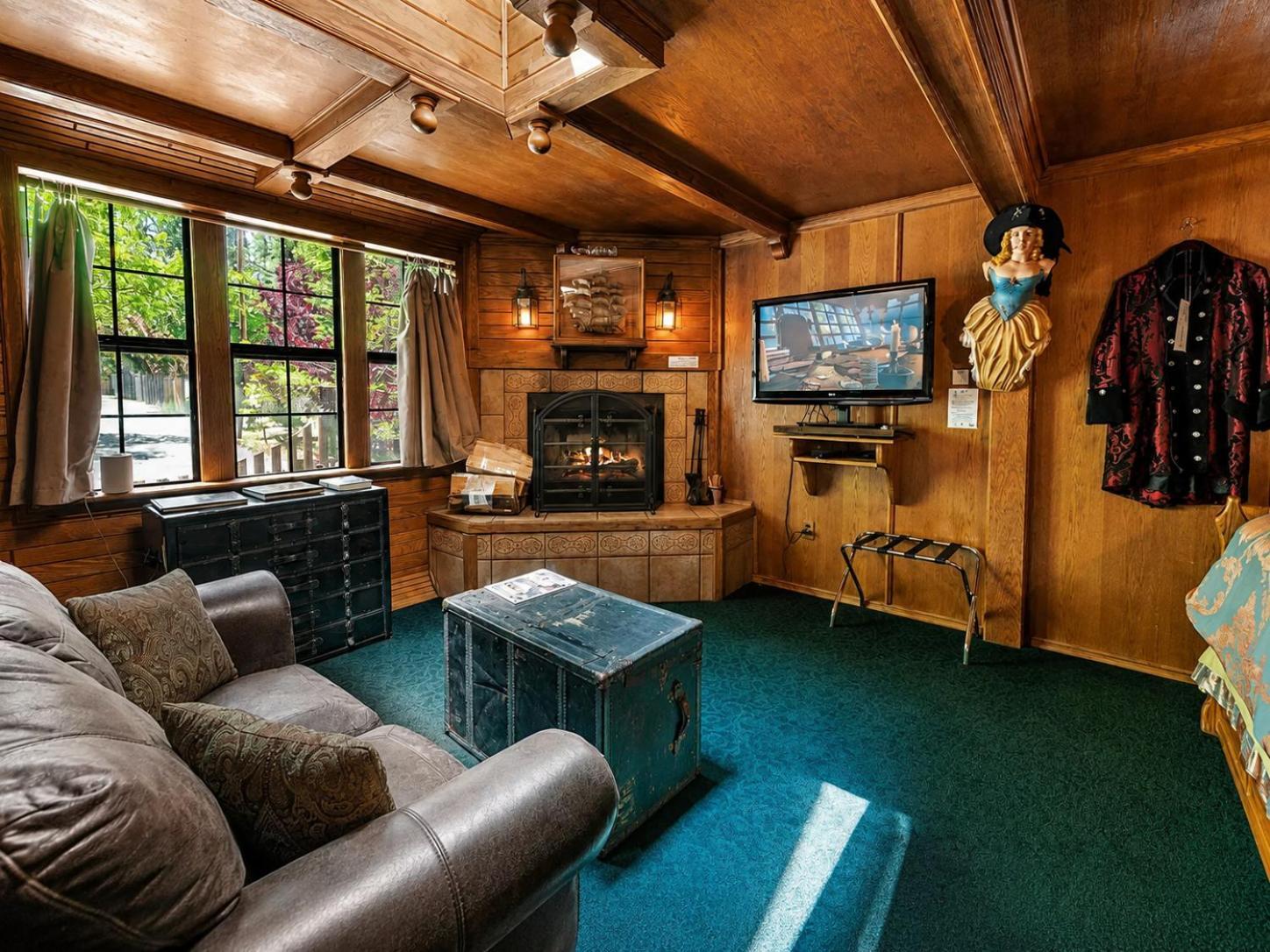 Captains Quarters
