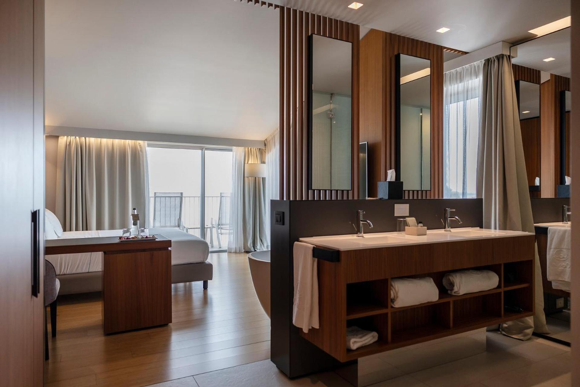 Wellness Junior Suite Lake View Spa Access