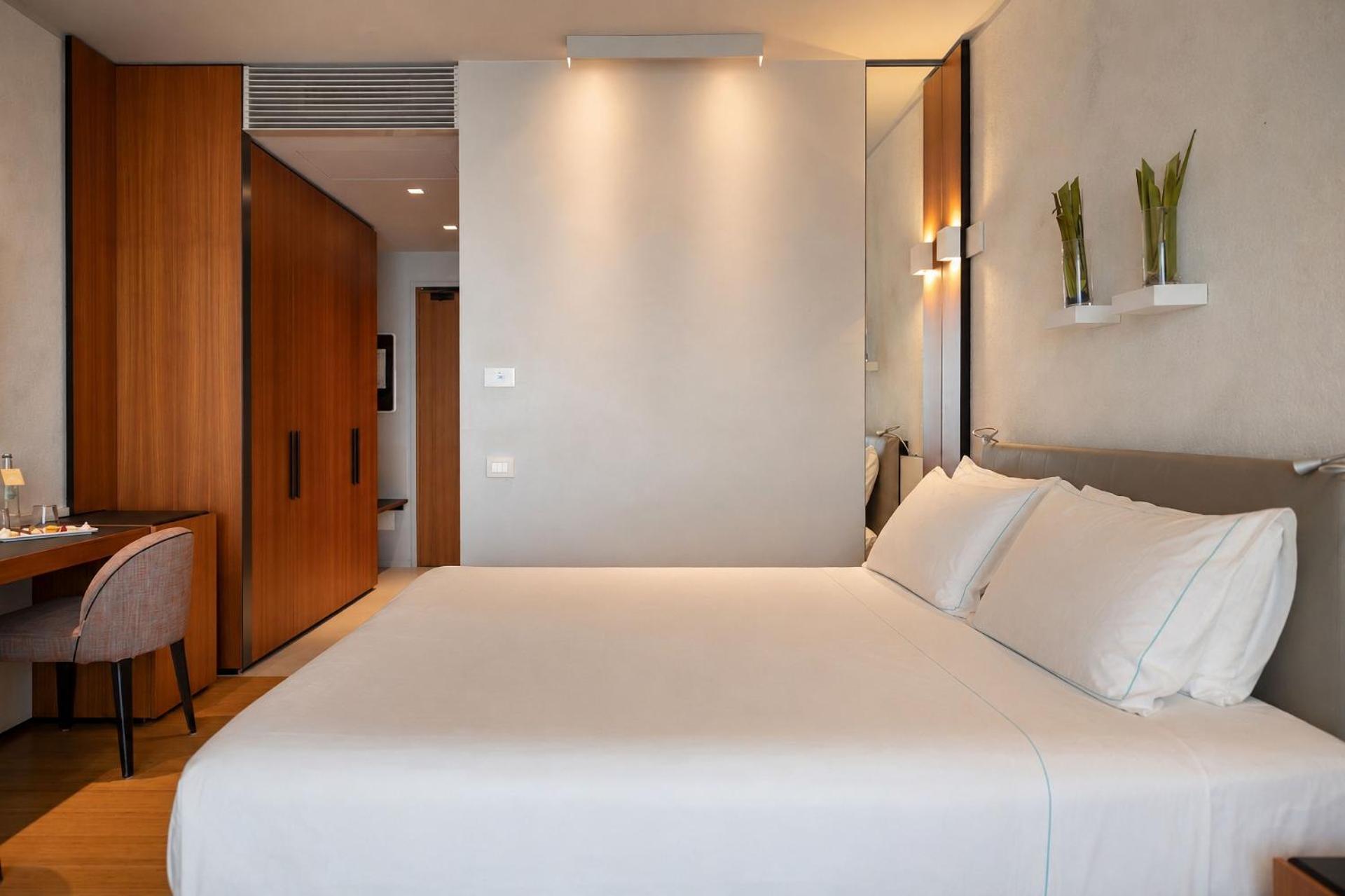 Junior Suite Lake View Spa Access