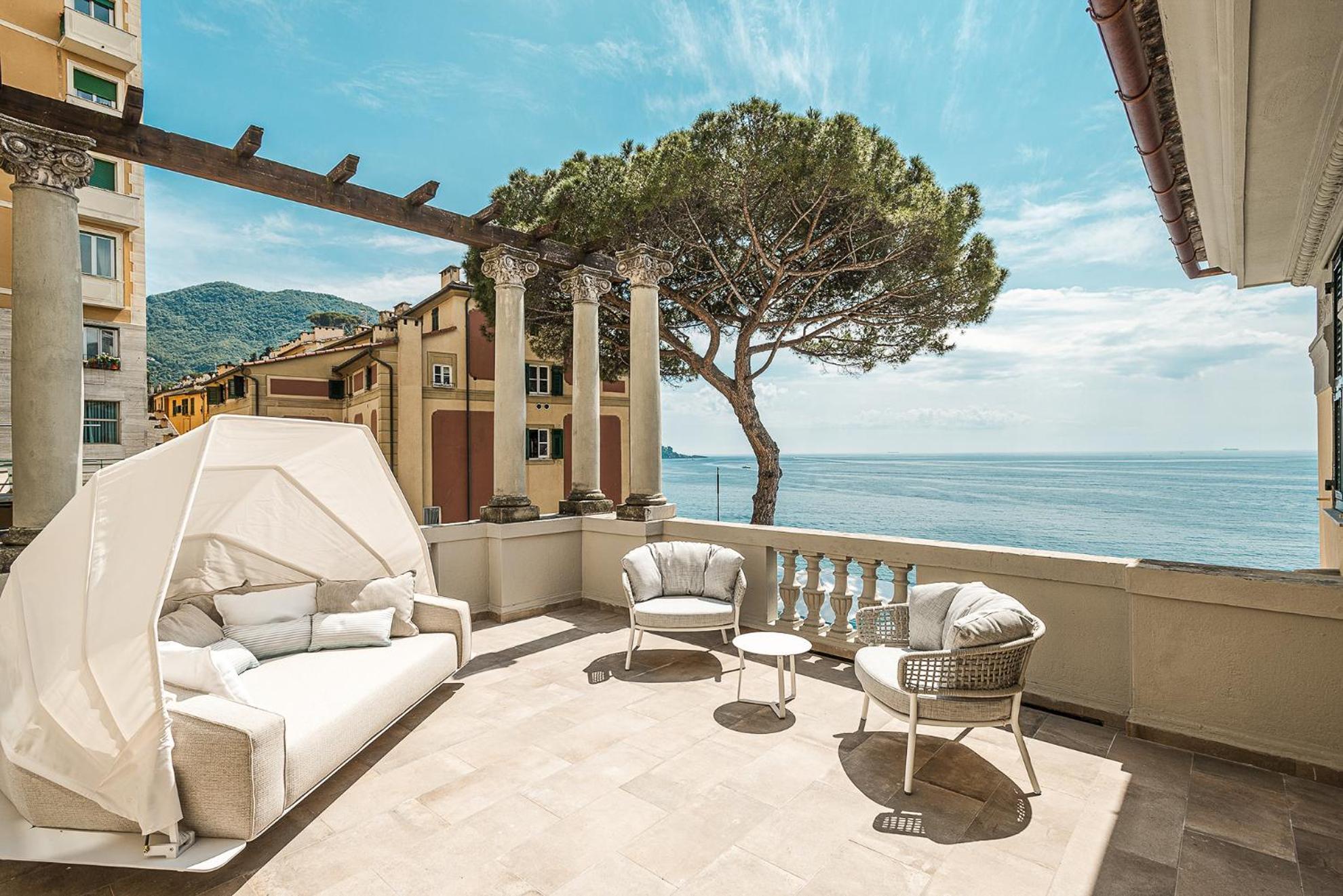 Comfort Queen Room with Terrace and Sea View - Non-Smoking