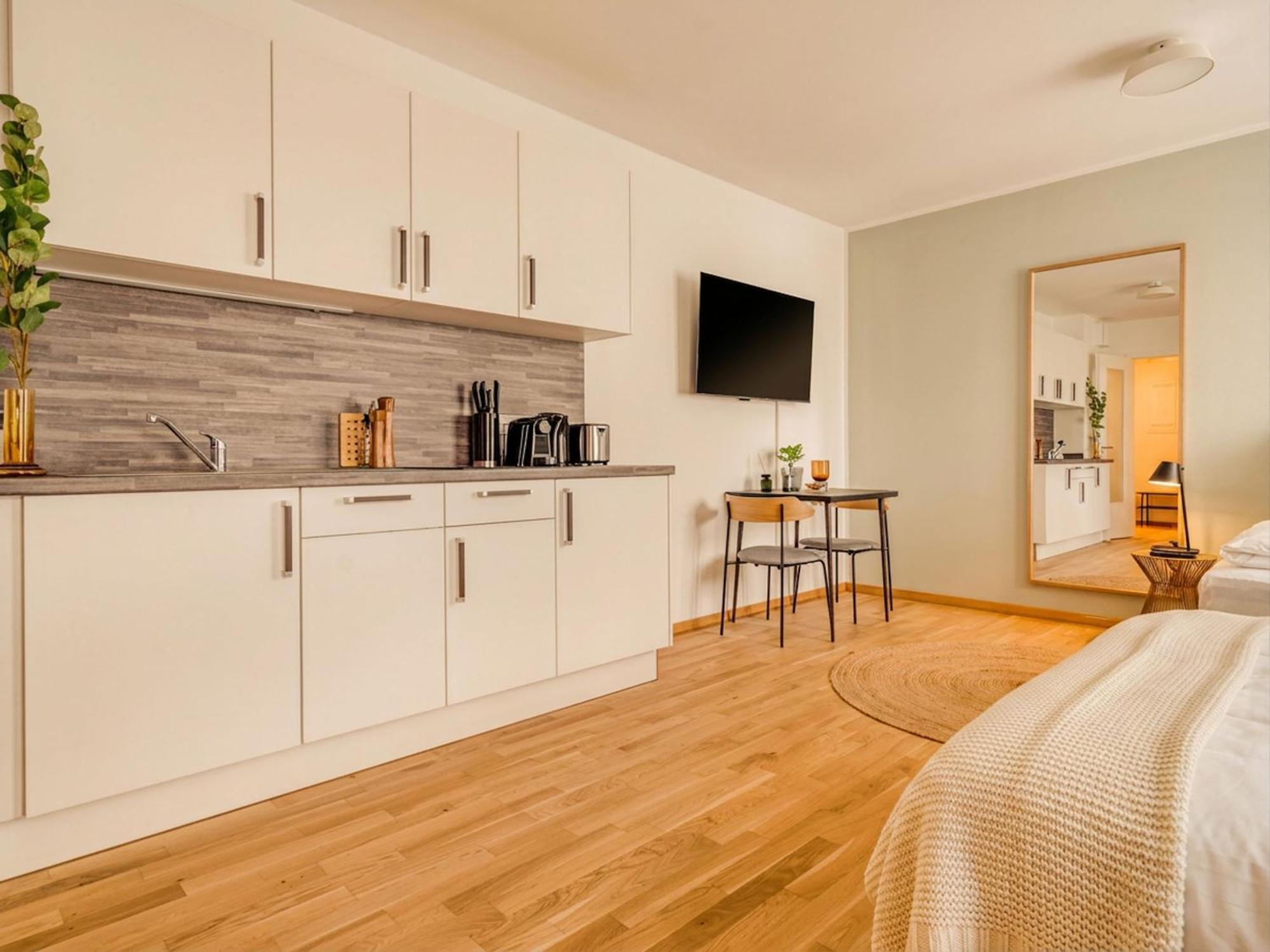 Suite M loggia street view