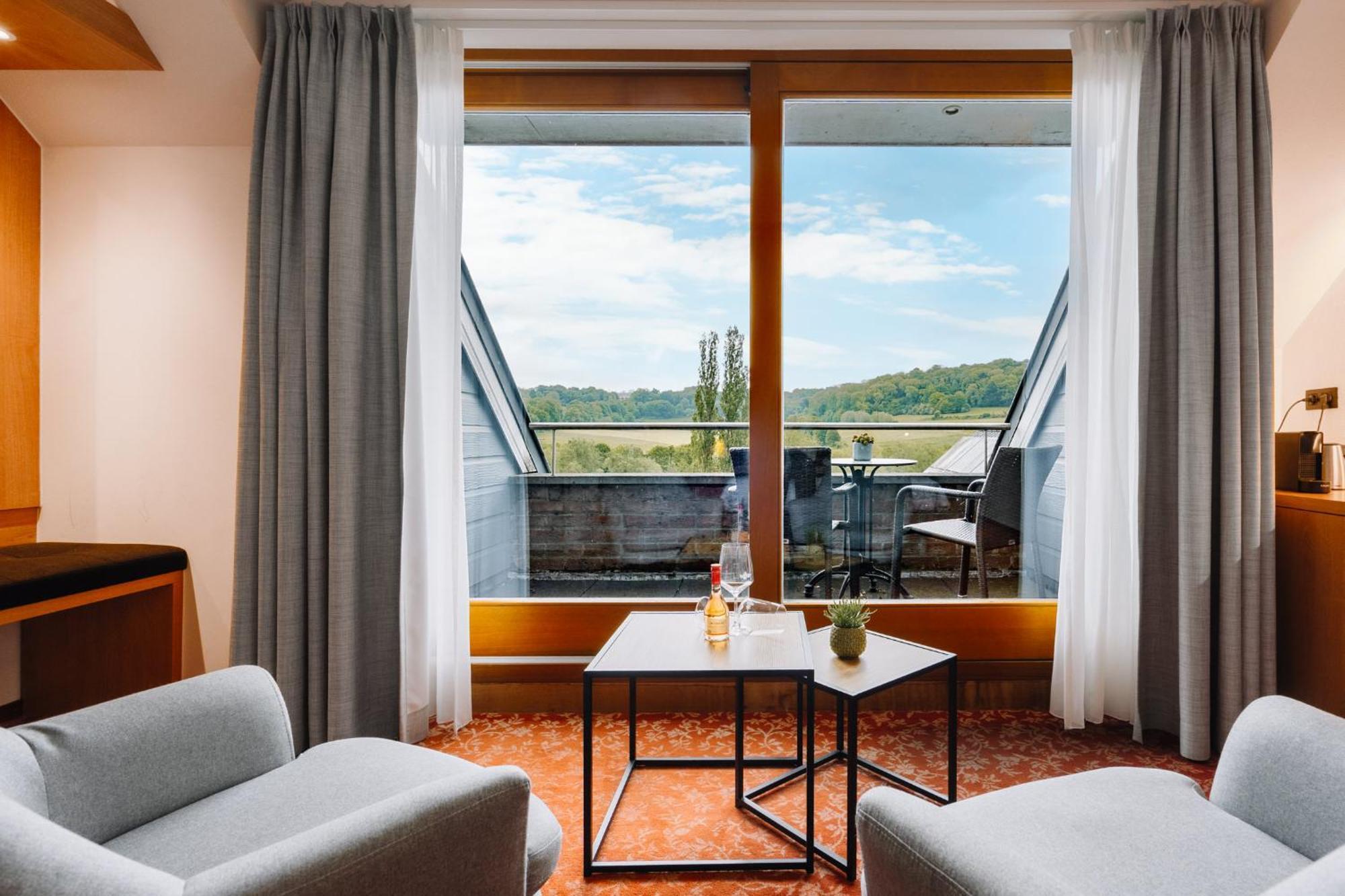 Queen Room Garden View