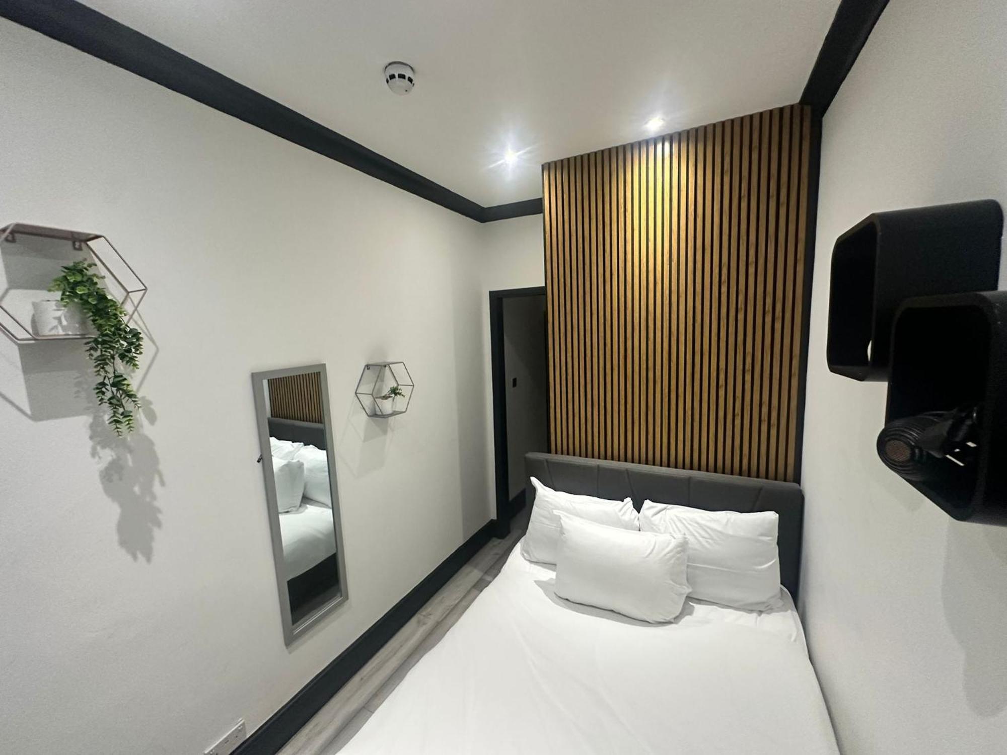 Double Room Private Bathroom