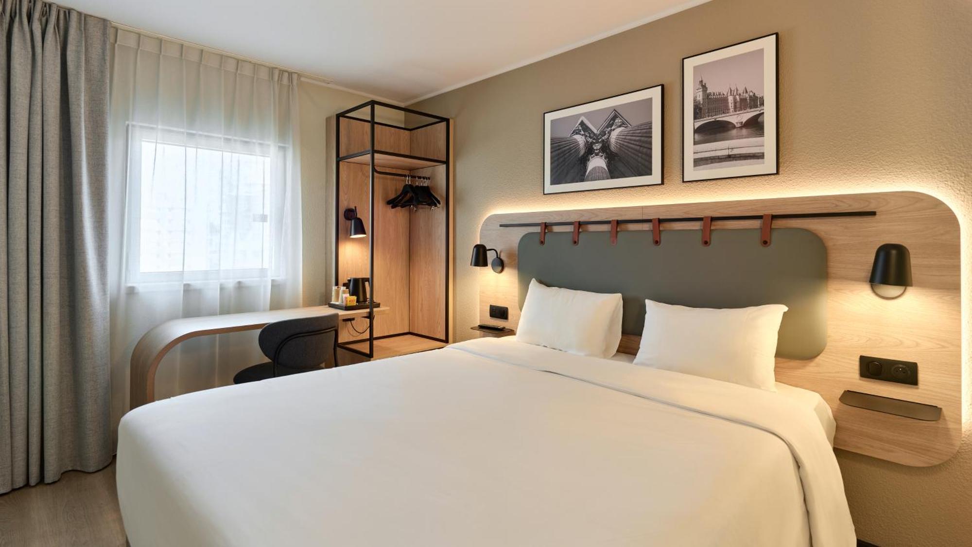 Chambre Lit Queen-Size Standard avec 1 Lit Queen-Size, 1 Canapé-Lit et 1 Lit Superposé