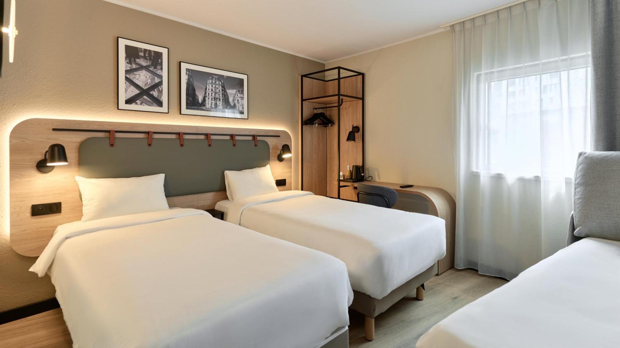 Chambre Lit Queen-Size Standard avec 1 Canapé-Lit - Vue sur Atrium