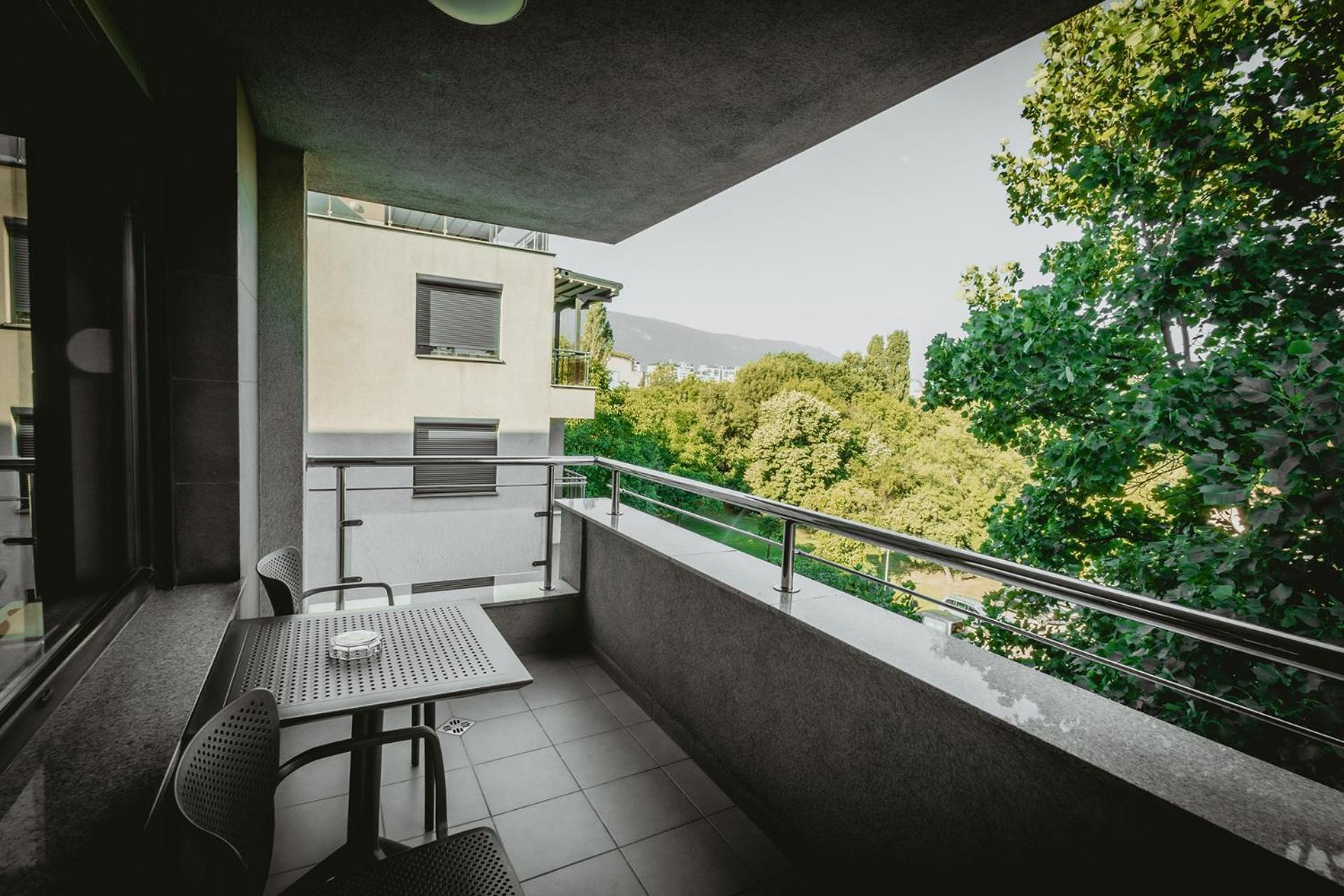 Apartment Garden View