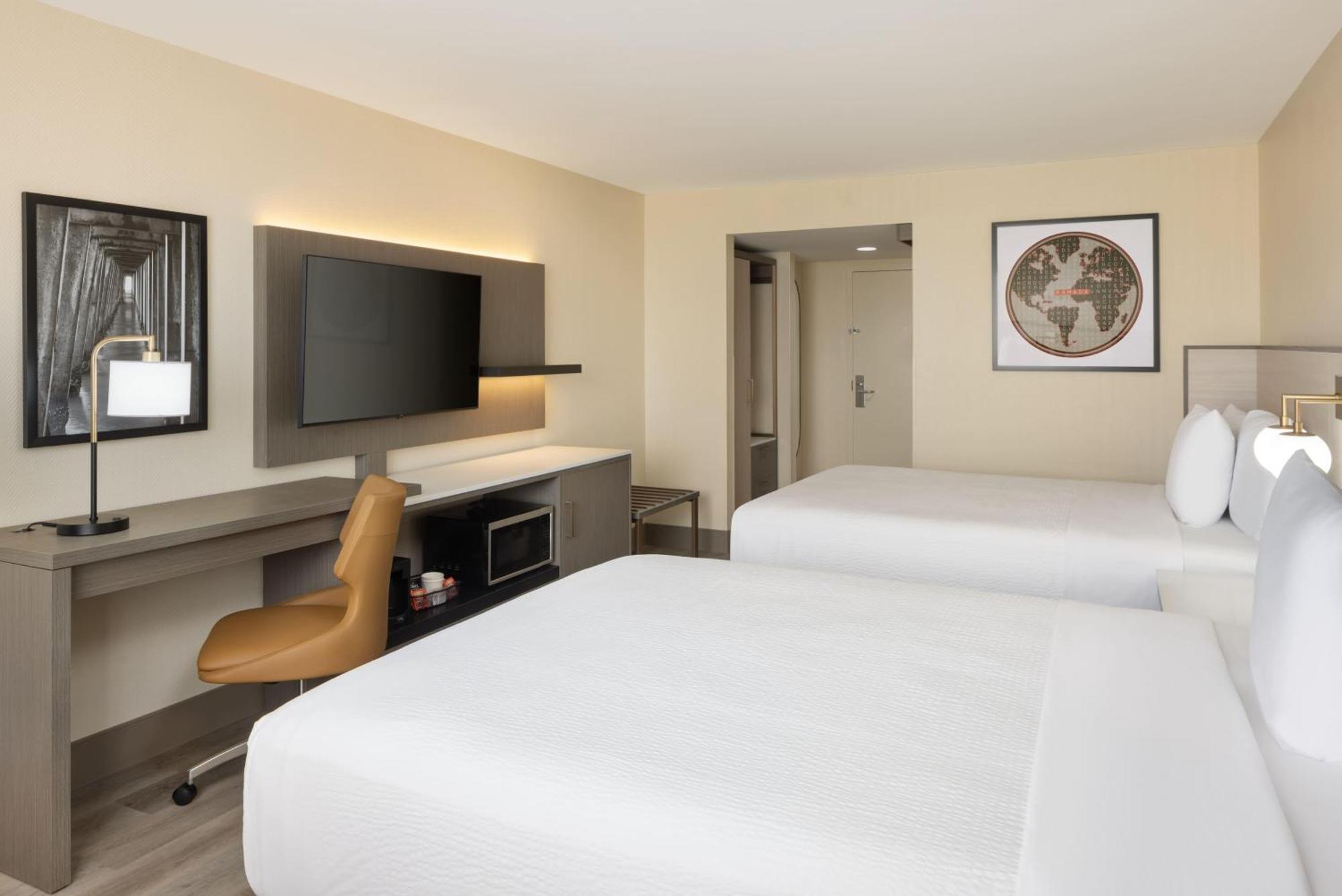 Deluxe Queen Room Two Queen Beds Lake View Lower Floors or Non-Smoking