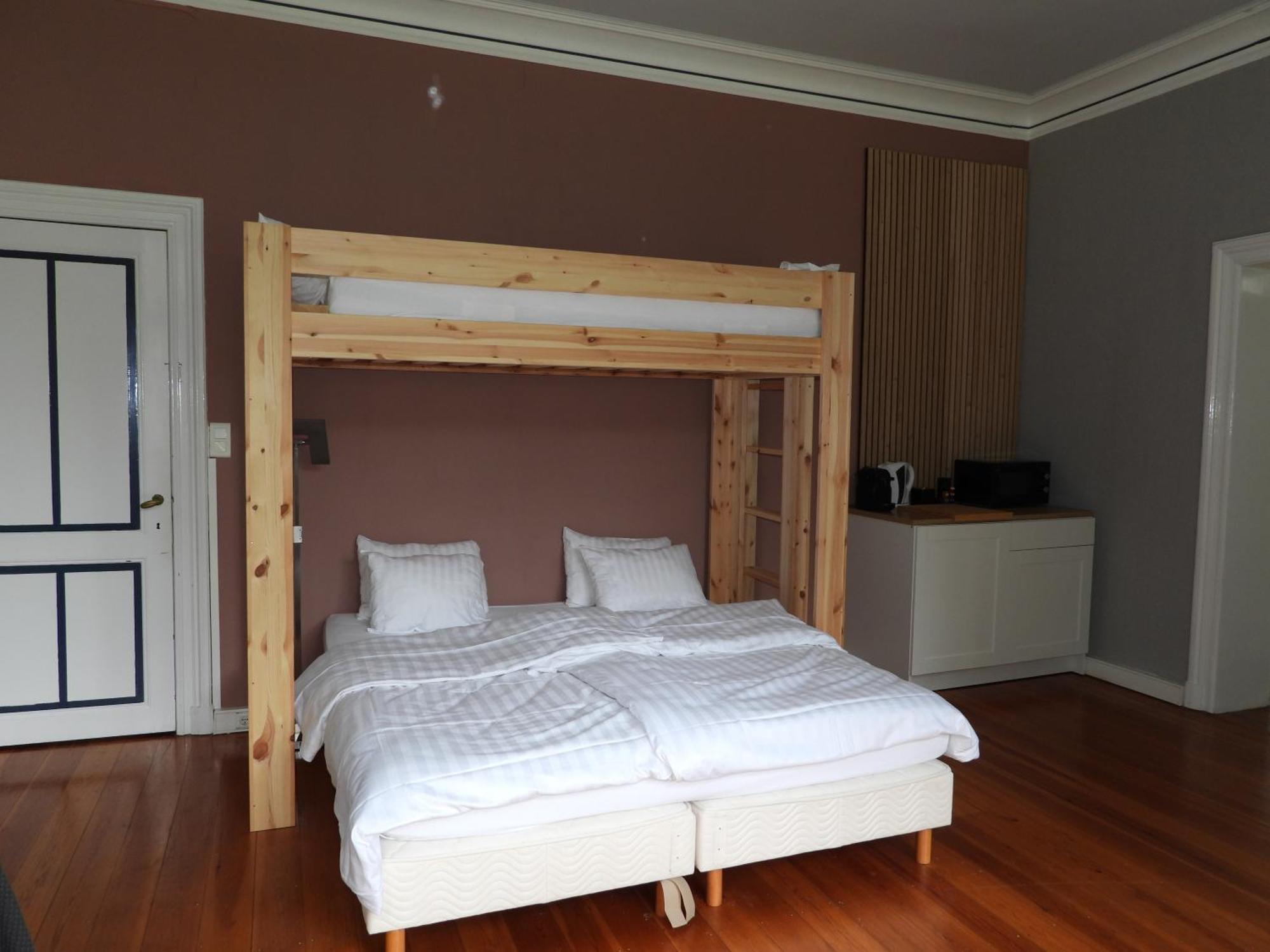 Deluxe Family Room
