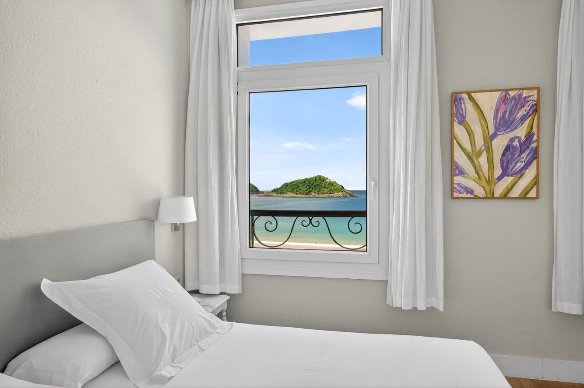 Double or Twin Room Sea View