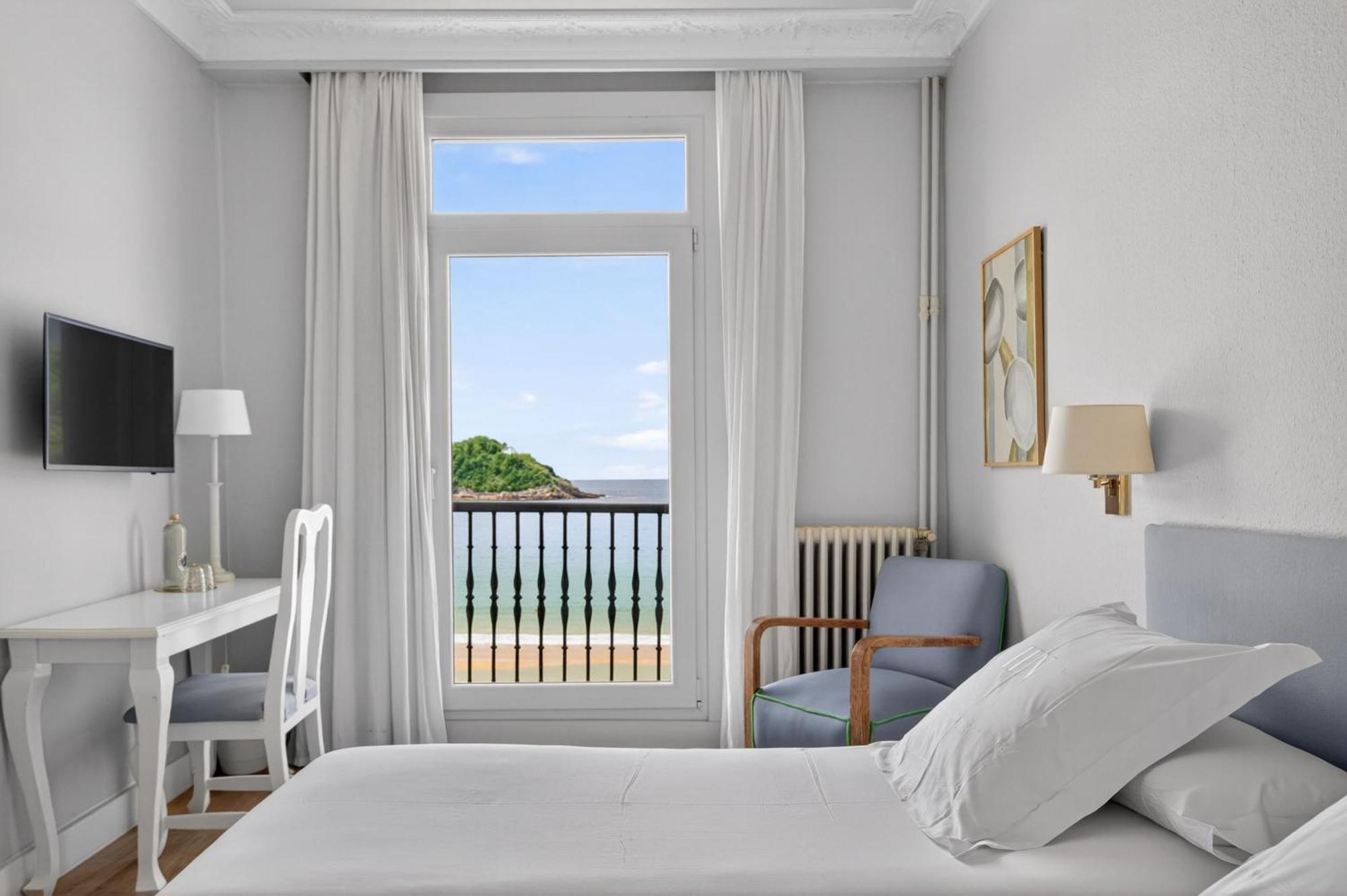 Double or Twin Room Sea View