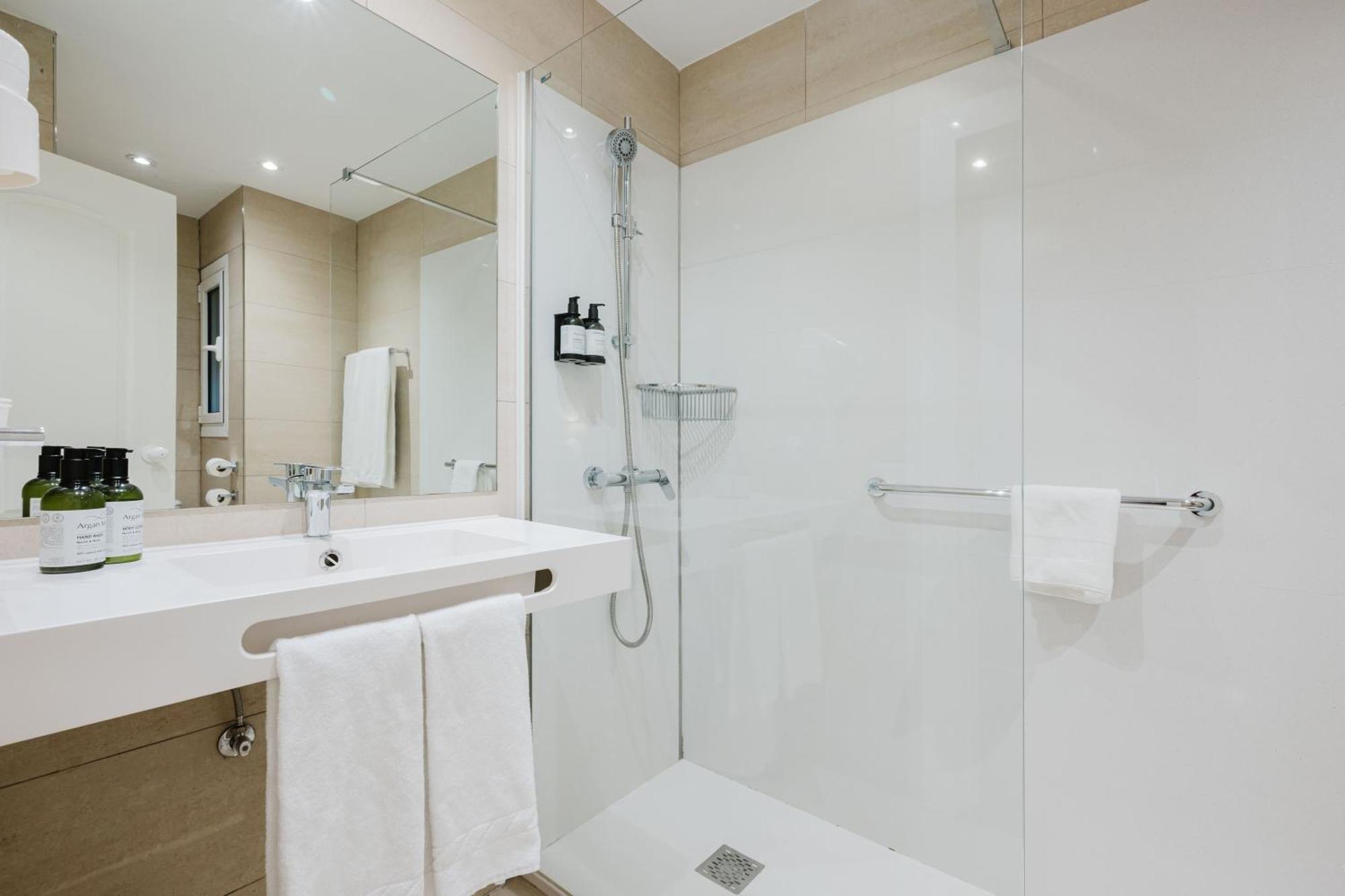 Double or Twin Room Sea View