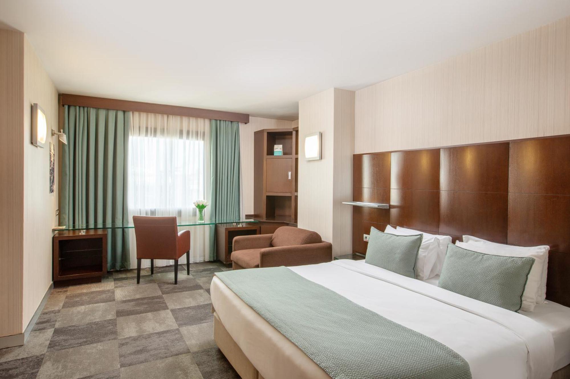 Executive Room Lounge Access