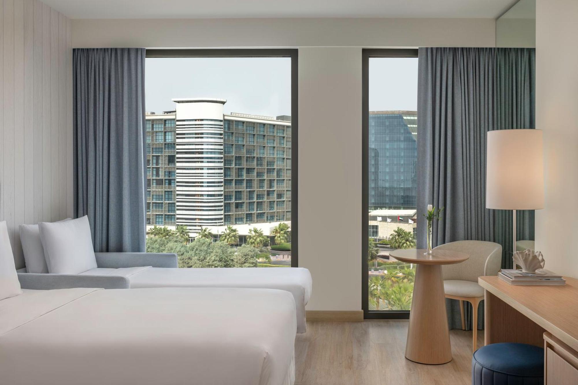 Deluxe Twin Room Plaza View Theme Park Access