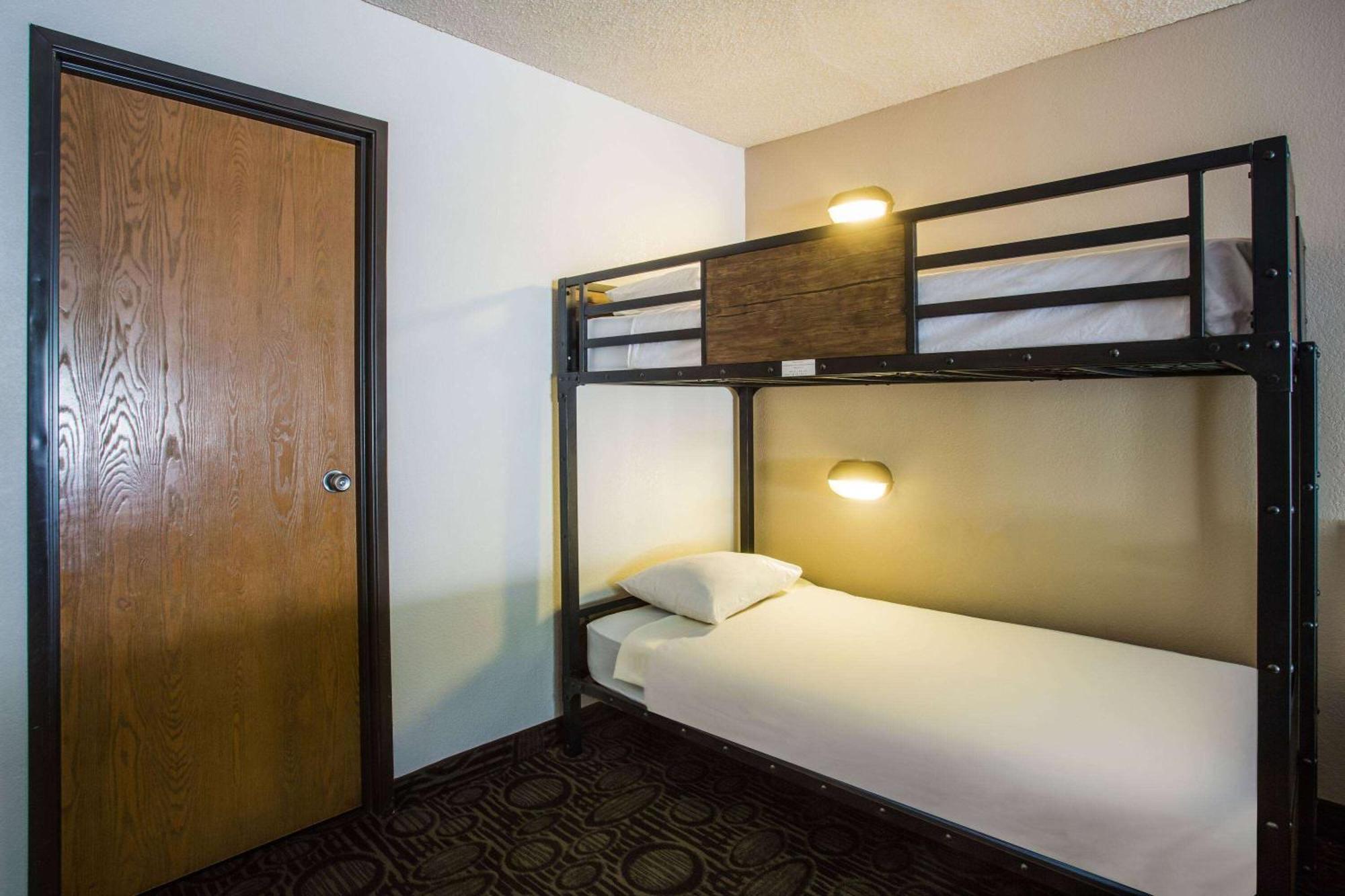 Studio Suite Two Queen Beds Bunk Bed Non-Smoking