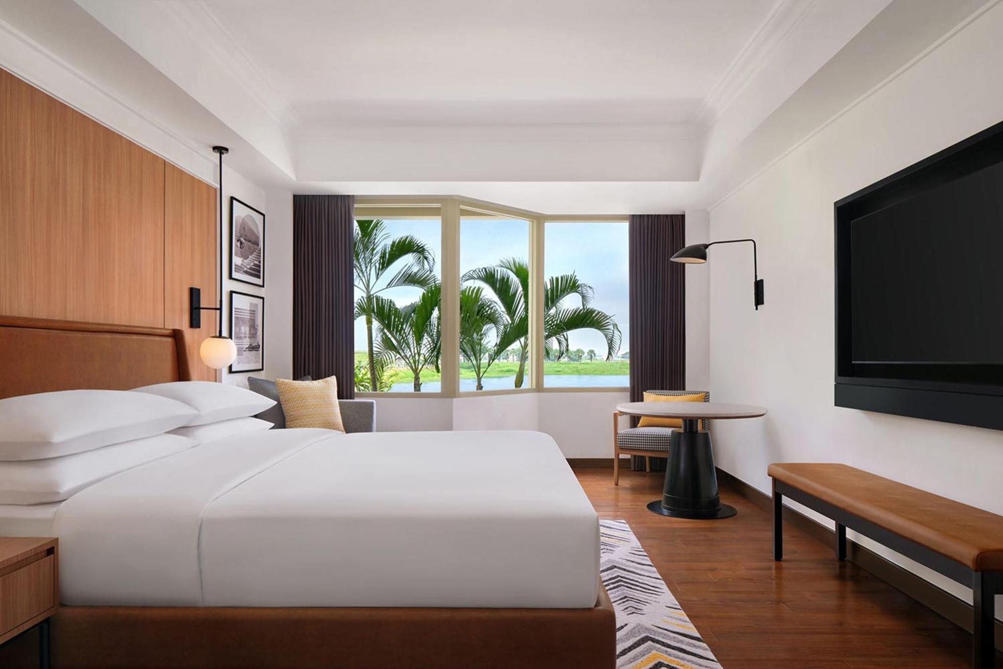 Deluxe King Room Lake View