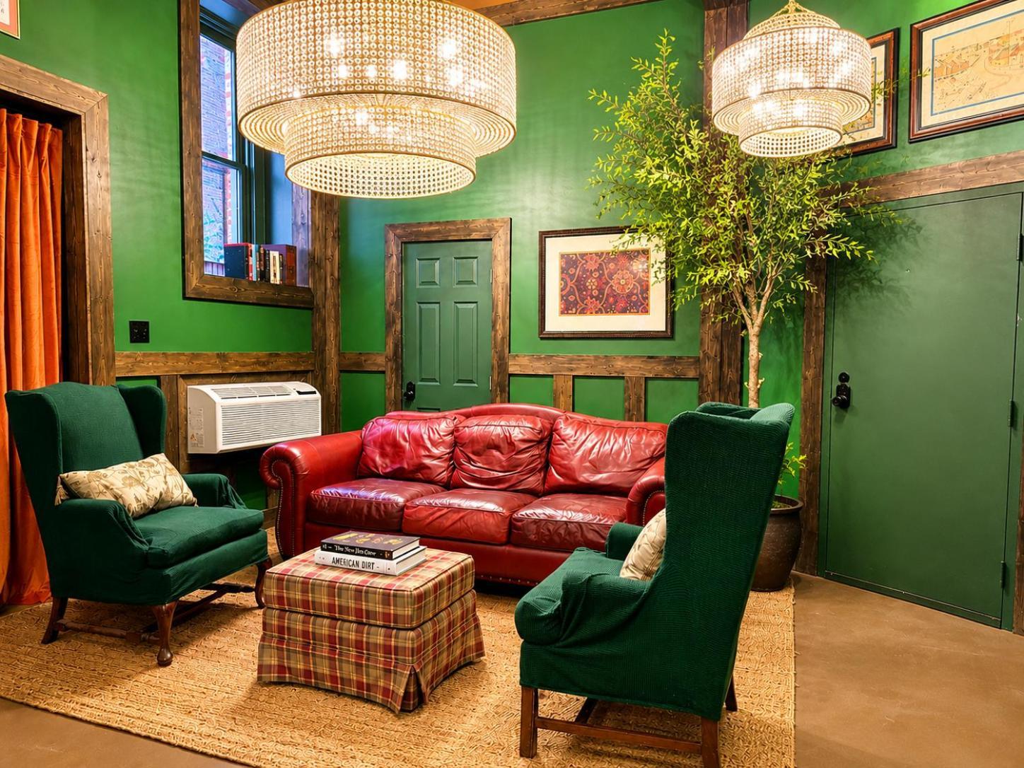 Deluxe Queen Studio