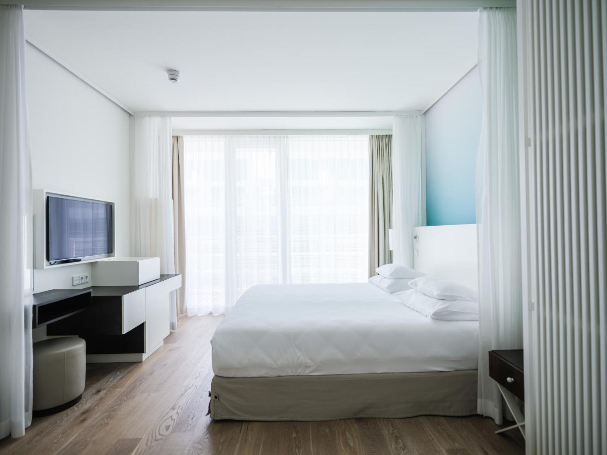 Deluxe Zimmer mit Balkon und seitlichem Meerblick