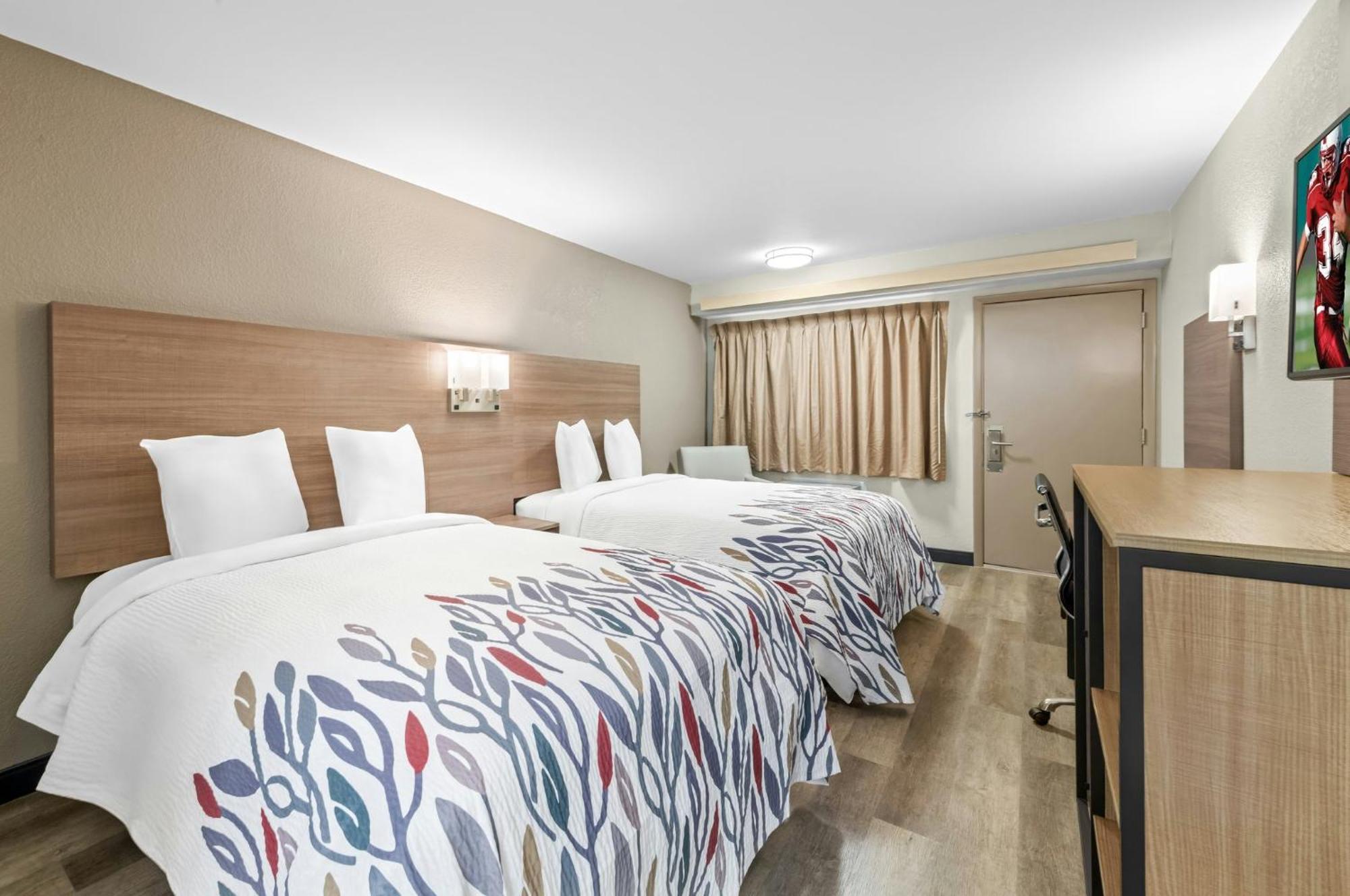 Deluxe Room Two Double Beds Smoke