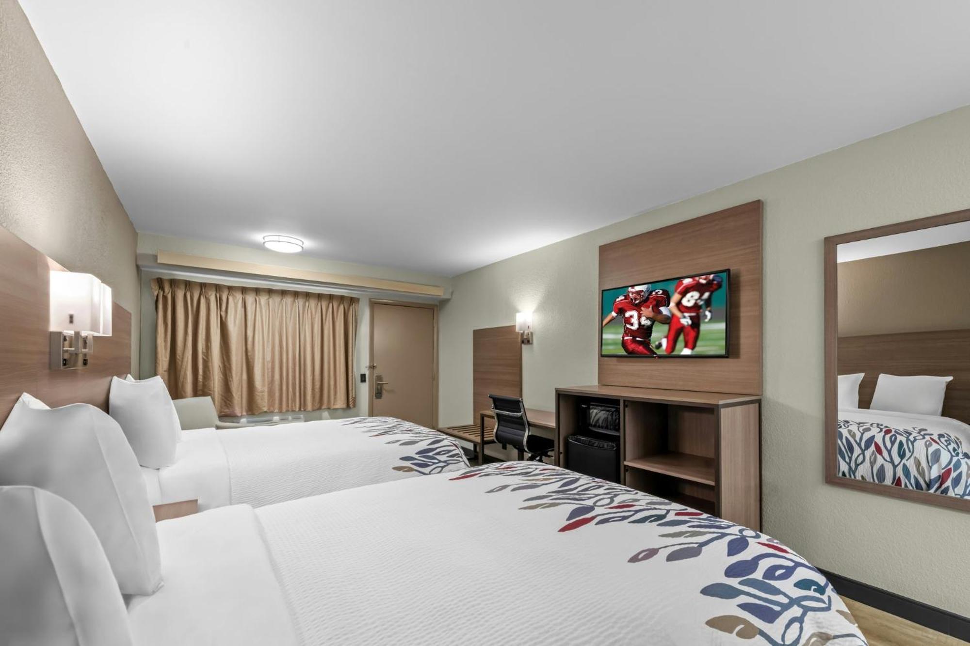 Deluxe Room Two Double Beds Smoke