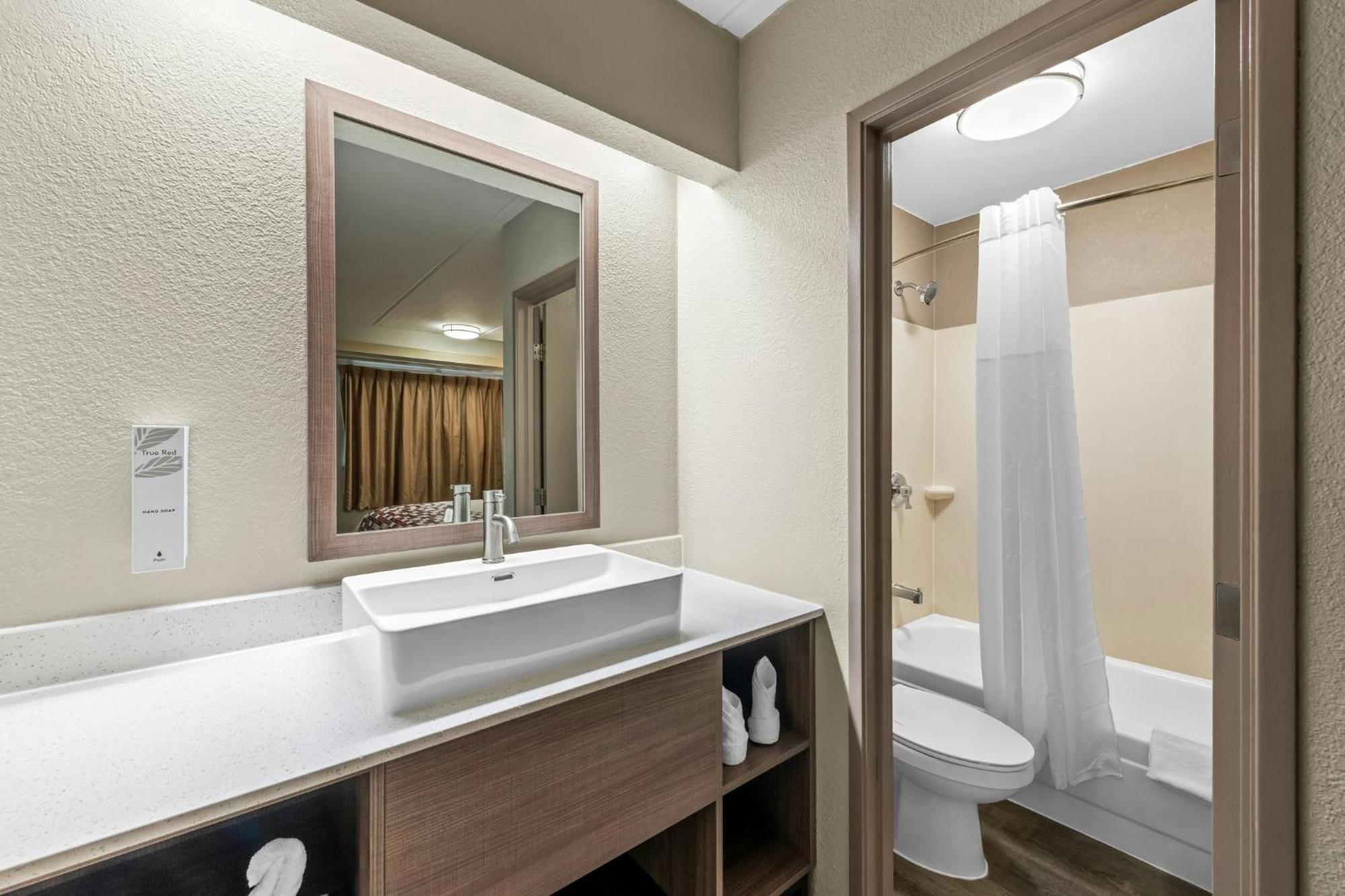 Deluxe Room Two Double Beds Smoke