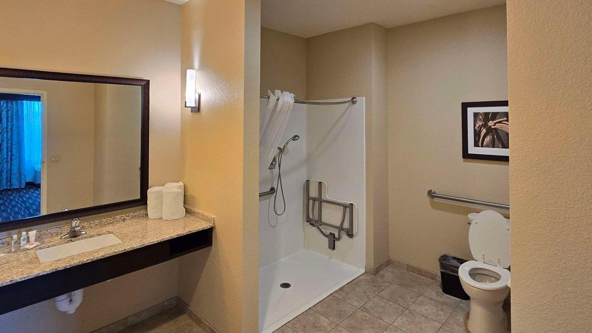 Queen Room - Accessible/Non Smoking