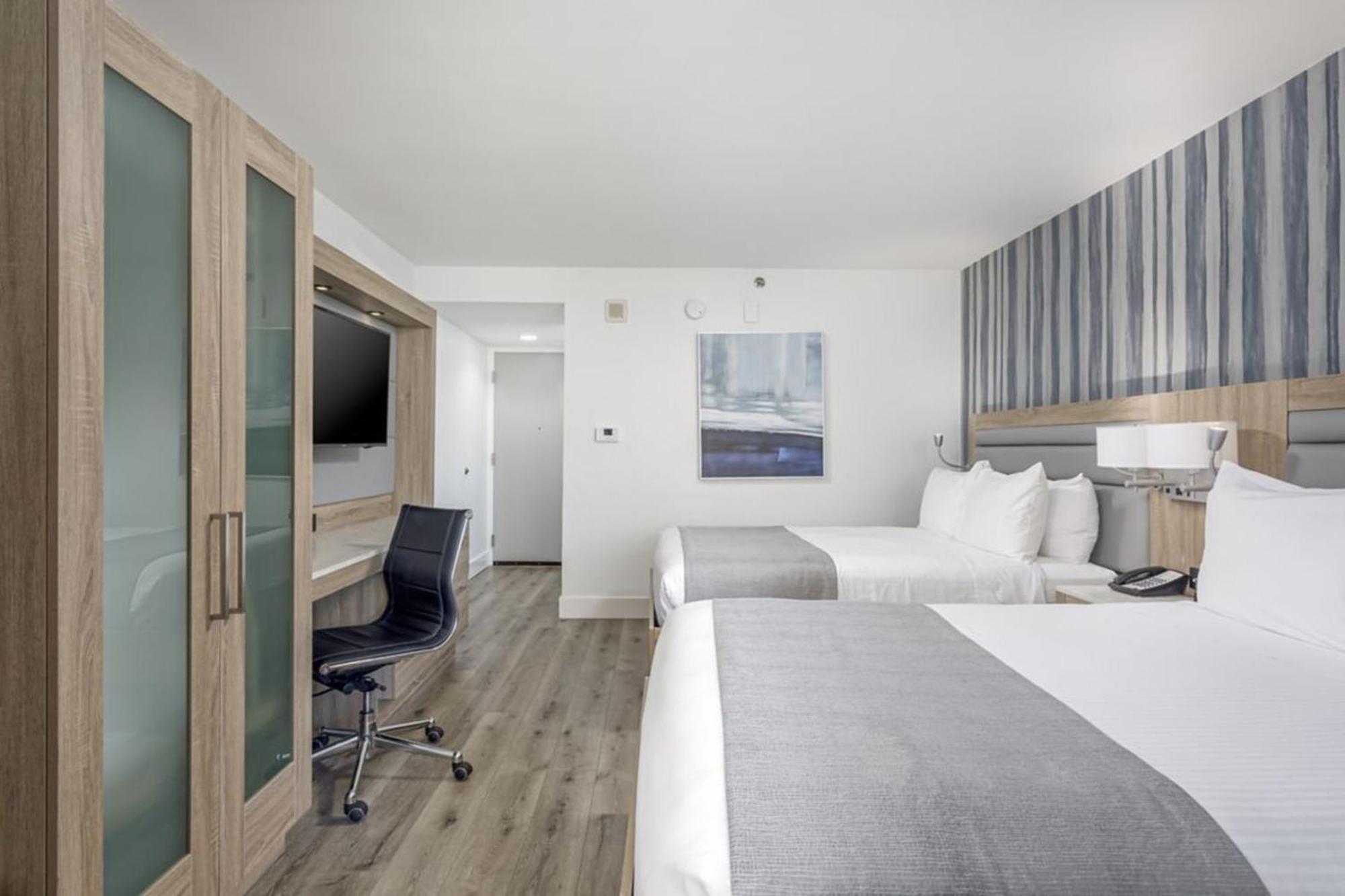 Standard Queen Room with Two Queen Beds and Island View