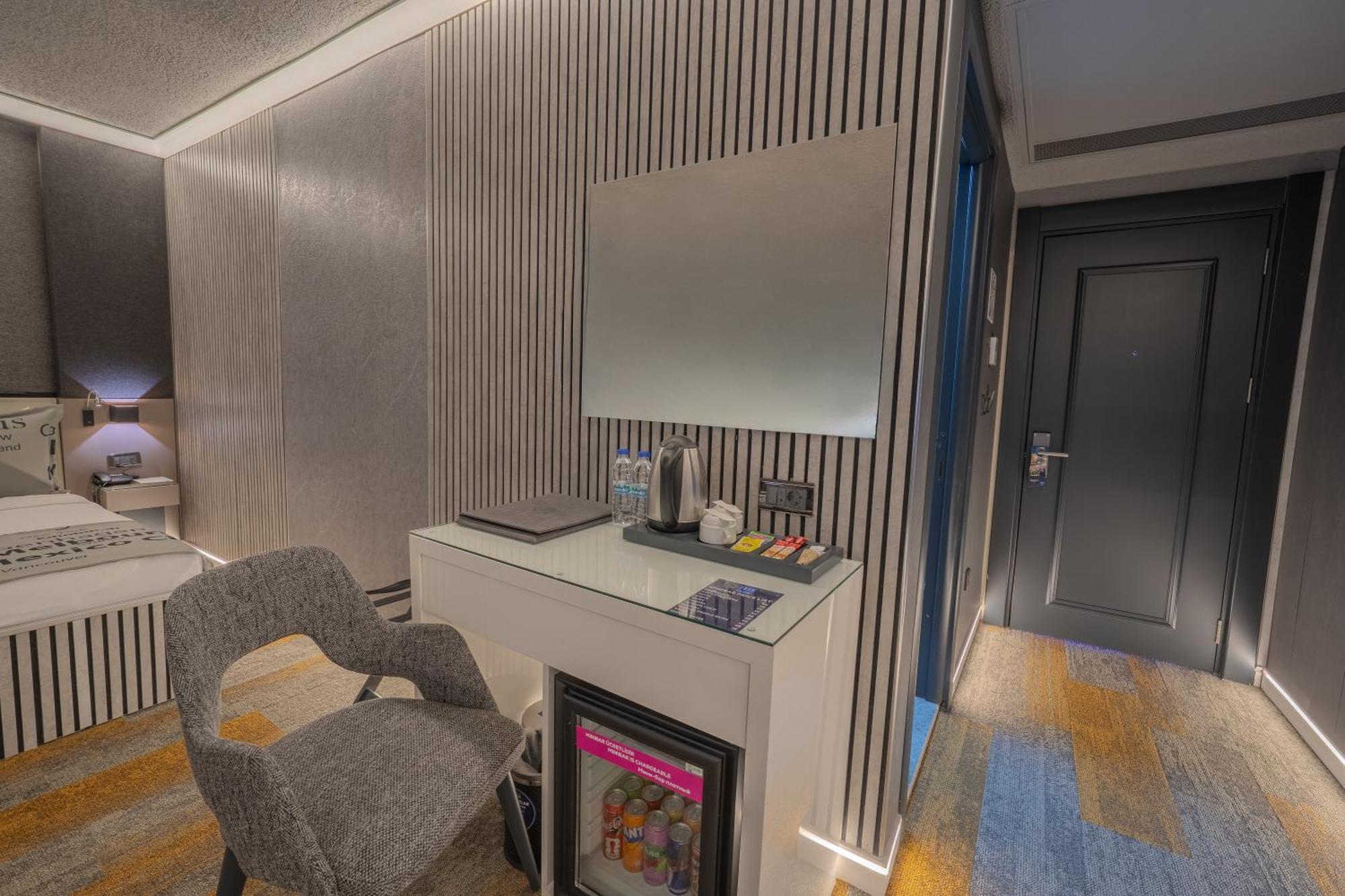 Superior Room with Three Twin Beds - Non-Smoking