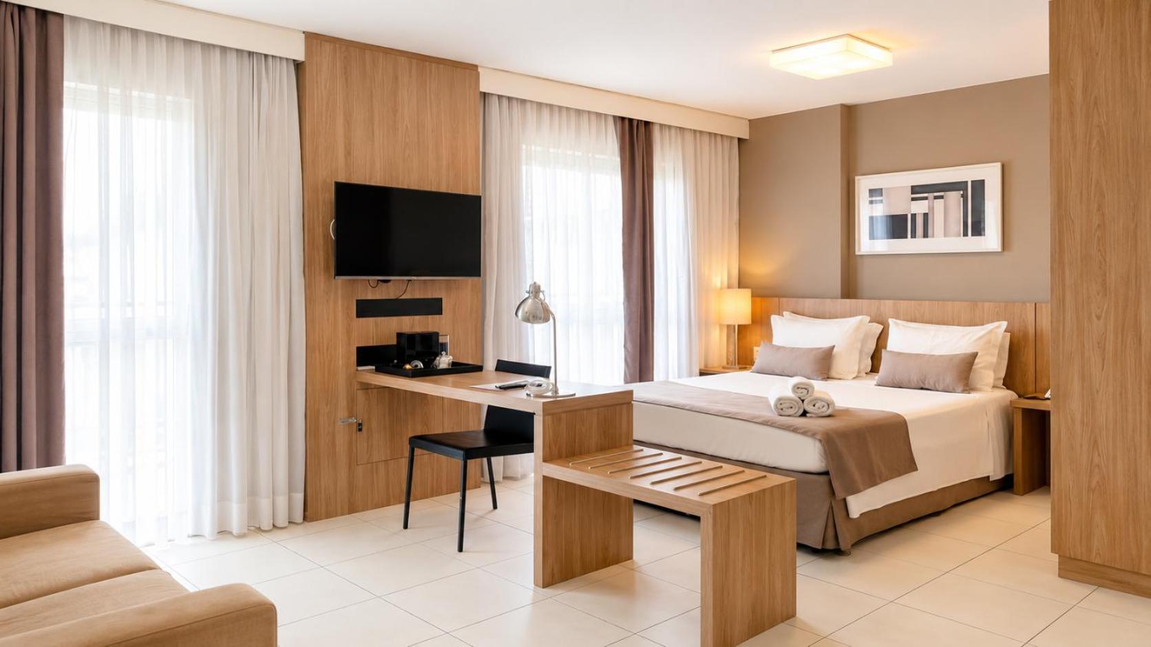 Studio Apartment Queen Bed